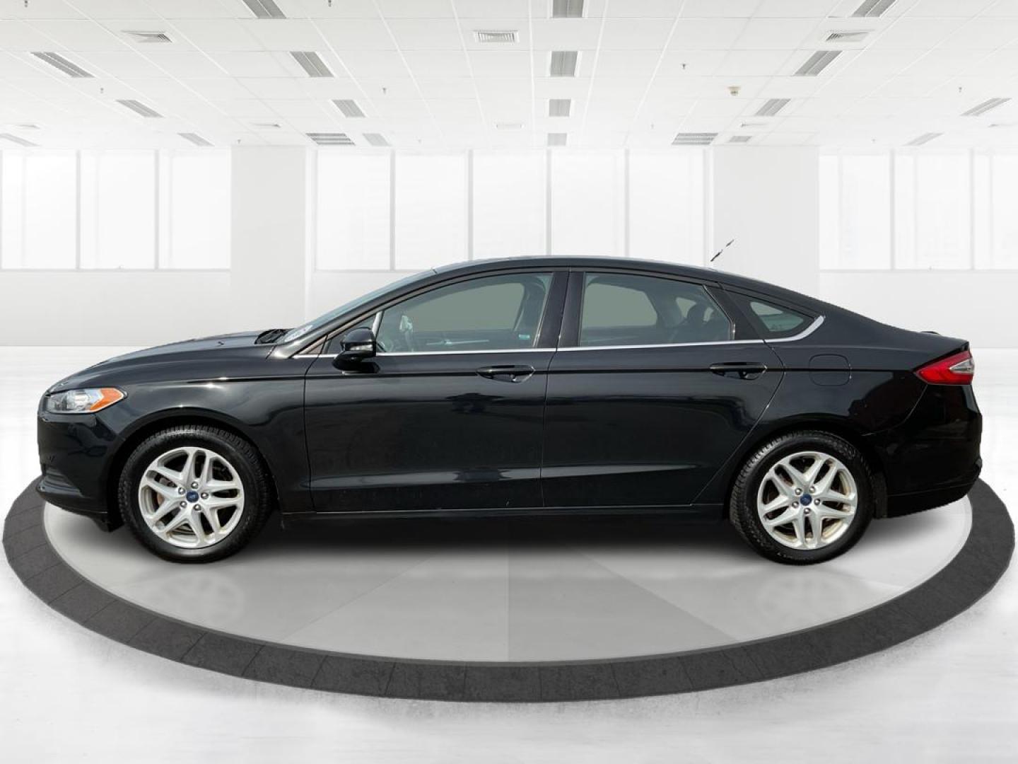 2014 Ford Fusion SE (3FA6P0H79ER) with an Duratec 2.5L I-4 DOHC engine, located at 1951 S Dayton Lakeview Rd., New Carlisle, OH, 45344, (937) 908-9800, 39.890999, -84.050255 - 2014 Ford Fusion SE - Photo#5