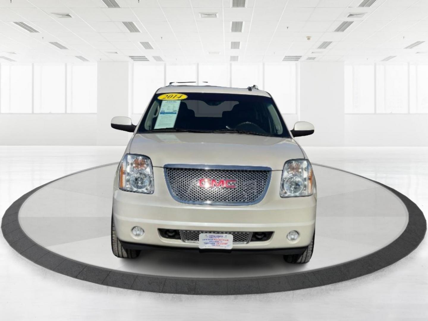 2014 GMC Yukon Denali 4WD (1GKS2EEFXER) with an 6.2L V8 OHV 16V engine, 6-Speed Automatic transmission, located at 1184 Kauffman Ave, Fairborn, OH, 45324, (937) 908-9800, 39.807072, -84.030914 - Third Row - Photo#4
