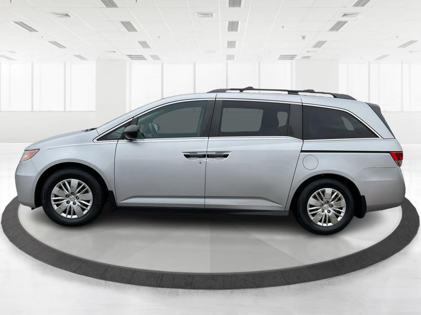 2014 Honda Odyssey LX (5FNRL5H23EB) with an 3.5L V-6 i-VTEC variable valve control engine, located at 1230 East Main St, Xenia, OH, 45385, (937) 908-9800, 39.688026, -83.910172 - 2014 Honda Odyssey LX - Photo#5