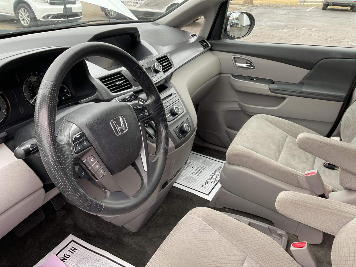 2014 Honda Odyssey LX (5FNRL5H23EB) with an 3.5L V-6 i-VTEC variable valve control engine, located at 1230 East Main St, Xenia, OH, 45385, (937) 908-9800, 39.688026, -83.910172 - 2014 Honda Odyssey LX - Photo#8