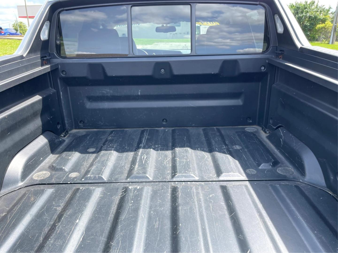 2014 Honda Ridgeline RTL-S (5FPYK1F67EB) with an 3.5L V6 SOHC 24V engine, 5-Speed Automatic transmission, located at 1230 East Main St, Xenia, OH, 45385, (937) 908-9800, 39.688026, -83.910172 - One Owner - Photo#10