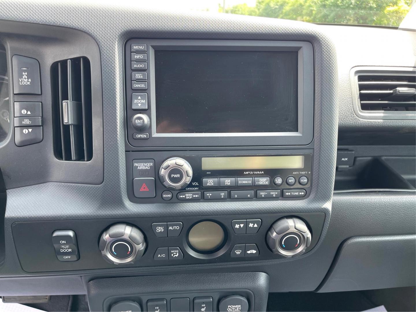 2014 Honda Ridgeline RTL-S (5FPYK1F67EB) with an 3.5L V6 SOHC 24V engine, 5-Speed Automatic transmission, located at 1230 East Main St, Xenia, OH, 45385, (937) 908-9800, 39.688026, -83.910172 - One Owner - Photo#11