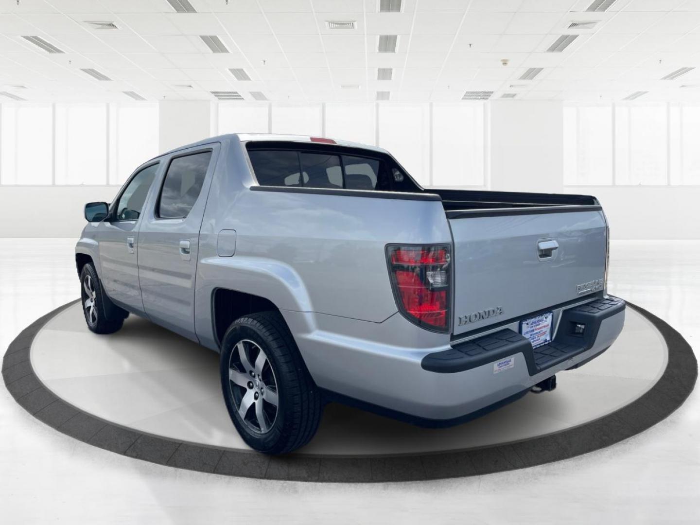 2014 Honda Ridgeline RTL-S (5FPYK1F67EB) with an 3.5L V6 SOHC 24V engine, 5-Speed Automatic transmission, located at 1230 East Main St, Xenia, OH, 45385, (937) 908-9800, 39.688026, -83.910172 - One Owner - Photo#4