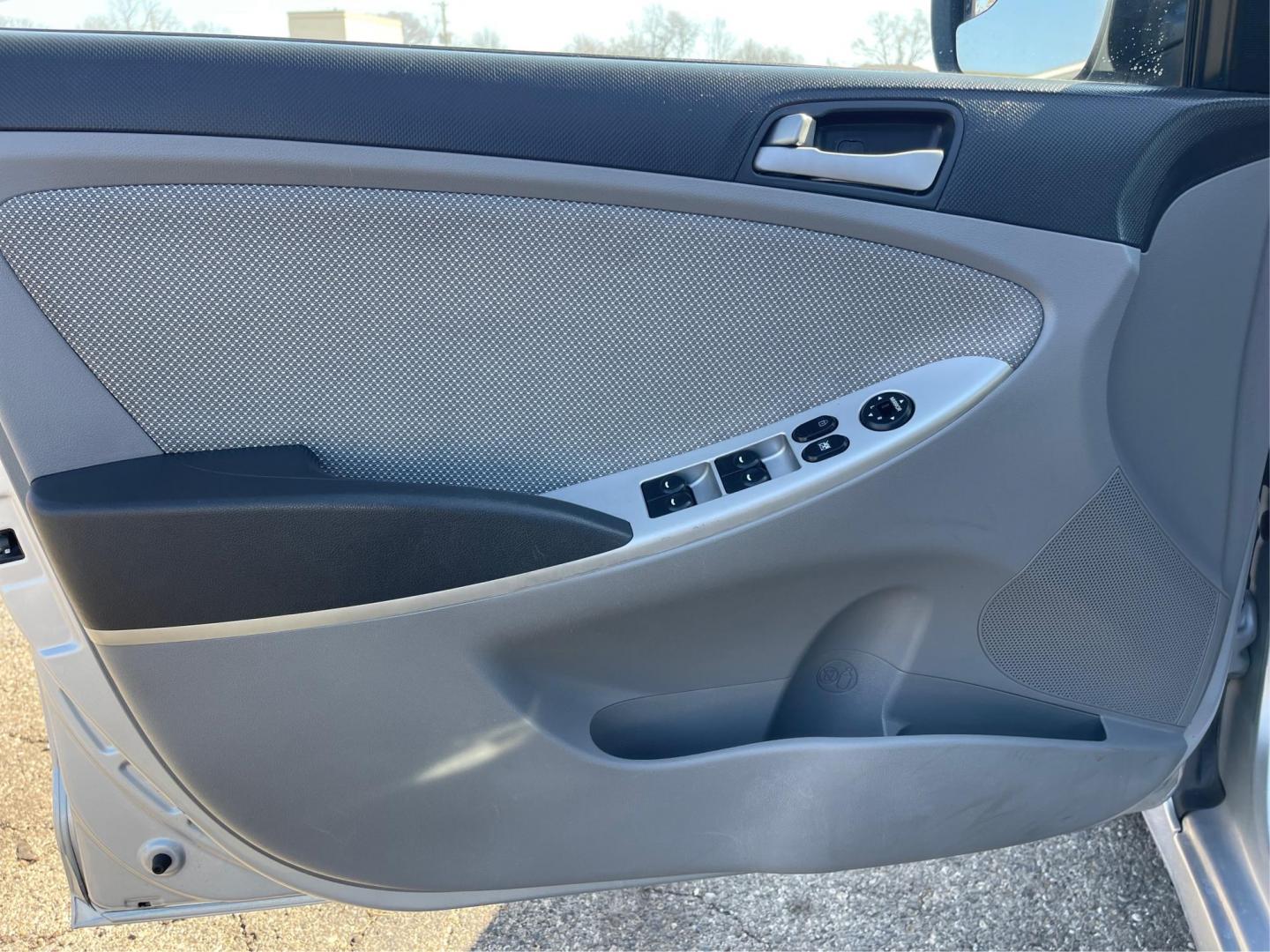 2014 Hyundai Accent GLS 4-Door (KMHCT4AE0EU) with an 1.6L L4 DOHC 16V engine, located at 8750 N County Rd 25A, Piqua, OH, 45356, (937) 908-9800, 40.164391, -84.232513 - 2014 Hyundai Accent GLS 4-Door - Photo#16