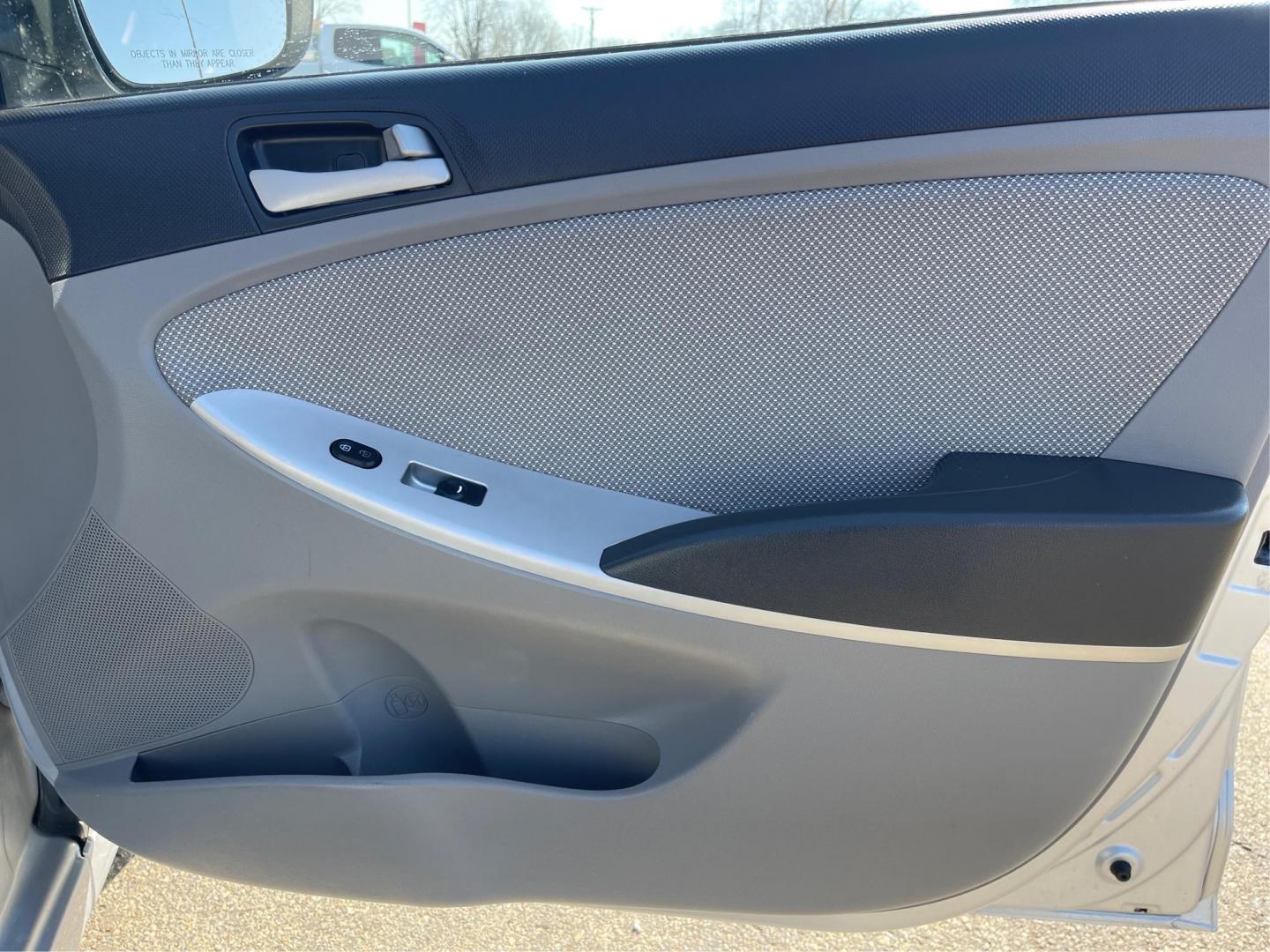 2014 Hyundai Accent GLS 4-Door (KMHCT4AE0EU) with an 1.6L L4 DOHC 16V engine, located at 8750 N County Rd 25A, Piqua, OH, 45356, (937) 908-9800, 40.164391, -84.232513 - 2014 Hyundai Accent GLS 4-Door - Photo#17