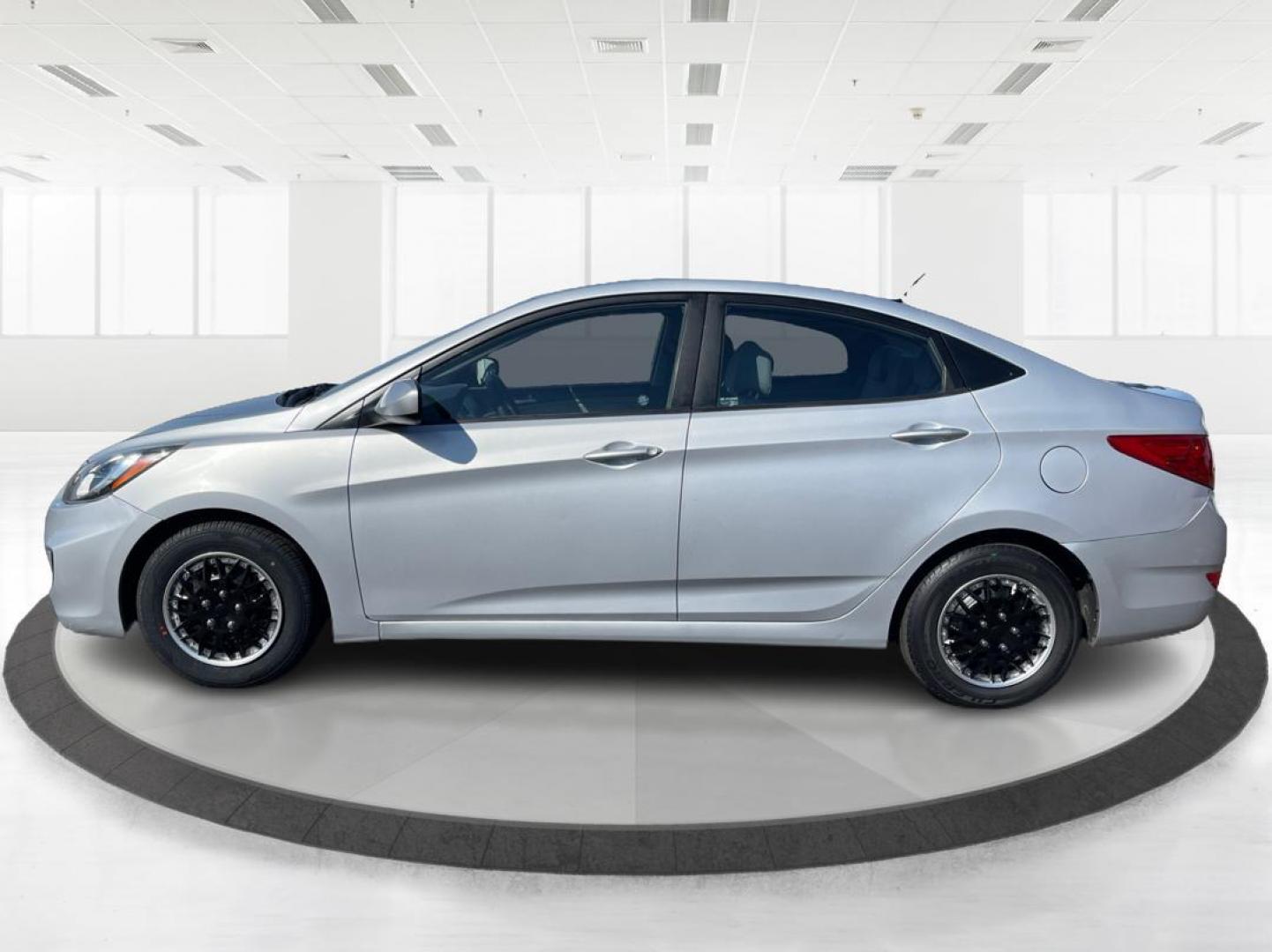 2014 Hyundai Accent GLS 4-Door (KMHCT4AE0EU) with an 1.6L L4 DOHC 16V engine, located at 8750 N County Rd 25A, Piqua, OH, 45356, (937) 908-9800, 40.164391, -84.232513 - 2014 Hyundai Accent GLS 4-Door - Photo#5