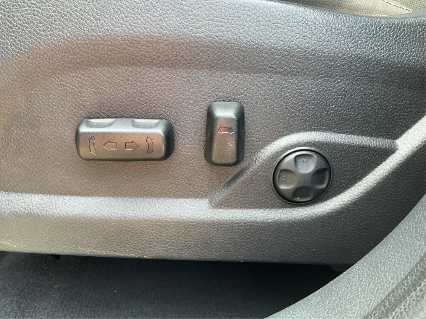 2014 Moonstone Silver Hyundai Santa Fe Sport 2.4 AWD (5XYZUDLB6EG) with an 2.4L L4 DOHC 16V engine, 6-Speed Automatic transmission, located at 8750 N County Rd 25A, Piqua, OH, 45356, (937) 908-9800, 40.164391, -84.232513 - **Adventure Awaits with the 2014 Hyundai Santa Fe Sport 2.4 AWD: Your Perfect Family Companion!** <br /> <br /> Are you searching for a vehicle that seamlessly blends versatility and reliability, ideal for everything from family road trips to daily commutes? Look no further! Advantage Car and Credit - Photo#15