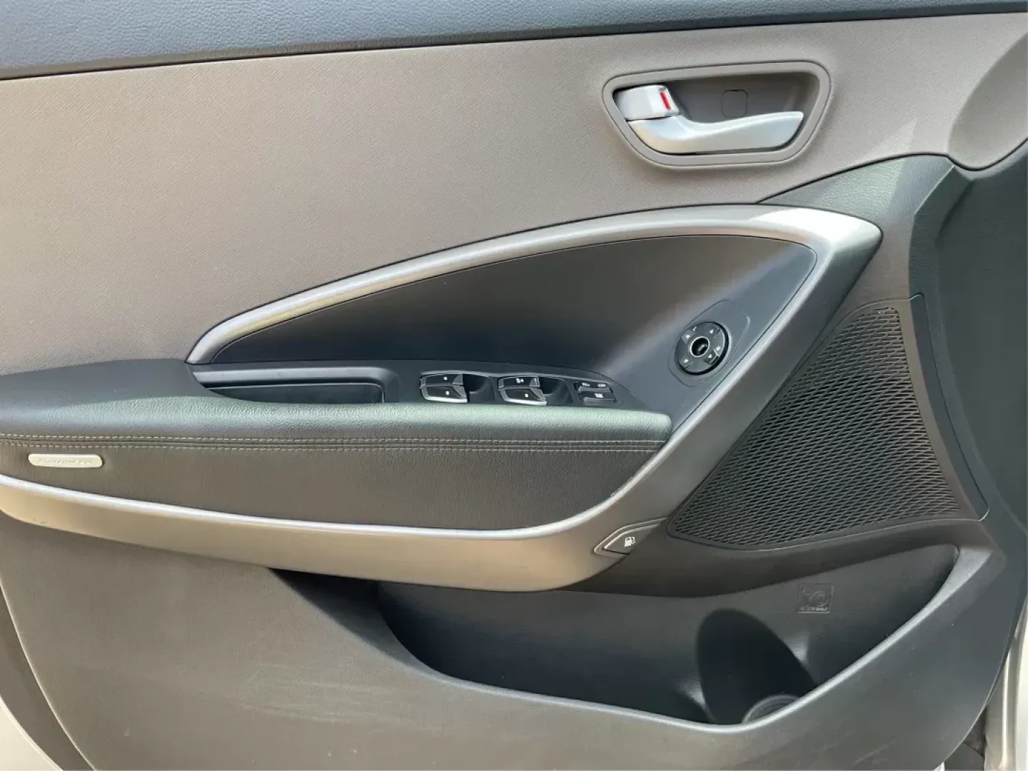 2014 Moonstone Silver Hyundai Santa Fe Sport 2.4 AWD (5XYZUDLB6EG) with an 2.4L L4 DOHC 16V engine, 6-Speed Automatic transmission, located at 8750 N County Rd 25A, Piqua, OH, 45356, (937) 908-9800, 40.164391, -84.232513 - **Adventure Awaits with the 2014 Hyundai Santa Fe Sport 2.4 AWD: Your Perfect Family Companion!** <br /> <br /> Are you searching for a vehicle that seamlessly blends versatility and reliability, ideal for everything from family road trips to daily commutes? Look no further! Advantage Car and Credit - Photo#16