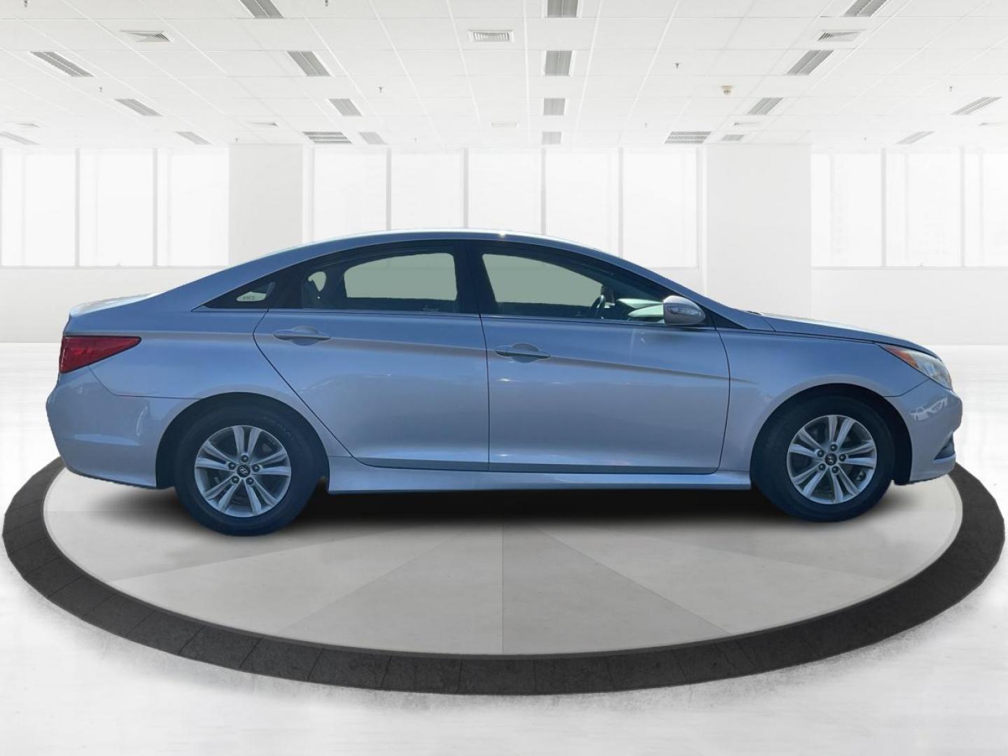 2014 Hyundai Sonata GLS (5NPEB4AC4EH) with an 2.4L I-4 gasoline direct injection engine, located at 4508 South Dixie Dr, Moraine, OH, 45439, (937) 908-9800, 39.689976, -84.218452 - 2014 Hyundai Sonata GLS - Photo#1