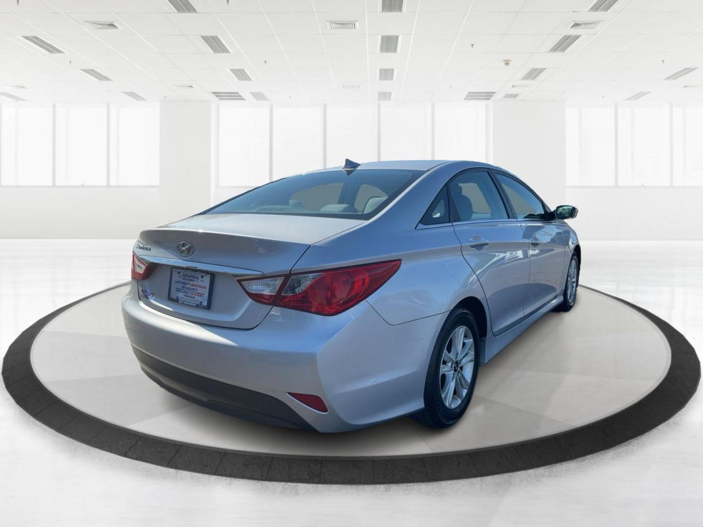 2014 Hyundai Sonata GLS (5NPEB4AC4EH) with an 2.4L I-4 gasoline direct injection engine, located at 4508 South Dixie Dr, Moraine, OH, 45439, (937) 908-9800, 39.689976, -84.218452 - 2014 Hyundai Sonata GLS - Photo#2