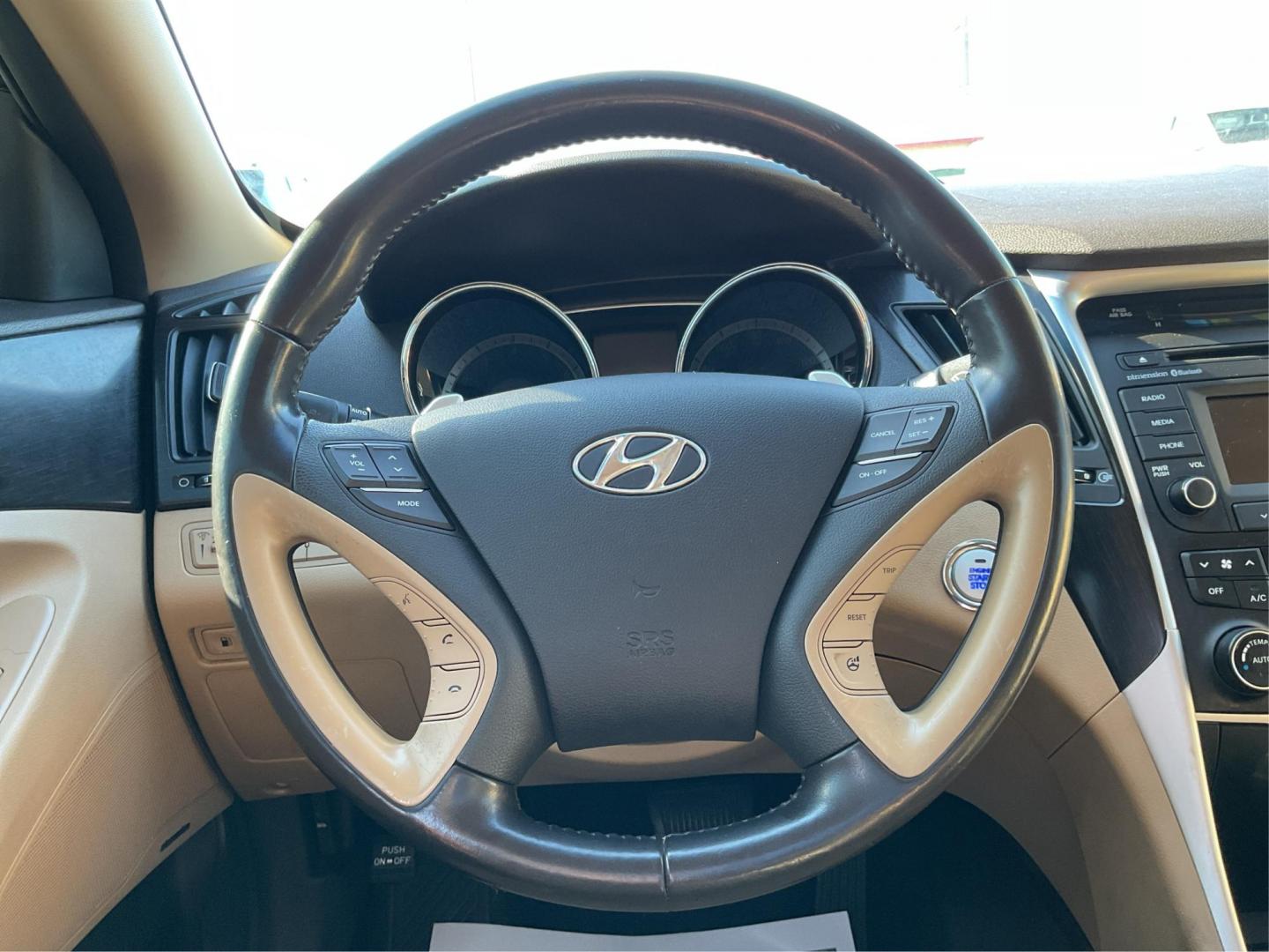 2014 Hyundai Sonata Limited 2.0T (5NPEC4AB6EH) with an 2L I-4 gasoline direct injection engine, located at 8750 N County Rd 25A, Piqua, OH, 45356, (937) 908-9800, 40.164391, -84.232513 - 2014 Hyundai Sonata Limited 2.0T - Photo#15