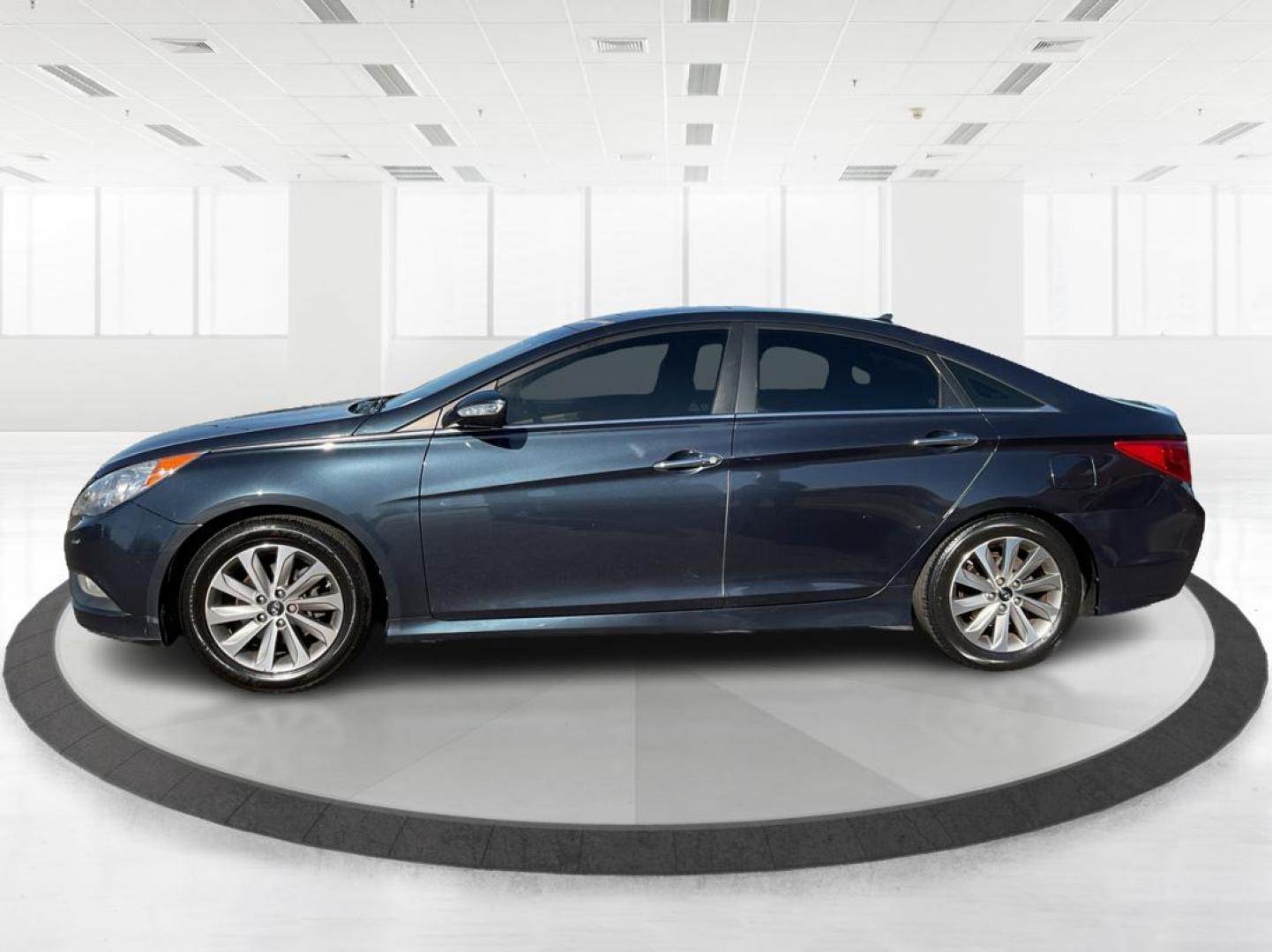 2014 Hyundai Sonata Limited 2.0T (5NPEC4AB6EH) with an 2L I-4 gasoline direct injection engine, located at 8750 N County Rd 25A, Piqua, OH, 45356, (937) 908-9800, 40.164391, -84.232513 - 2014 Hyundai Sonata Limited 2.0T - Photo#5