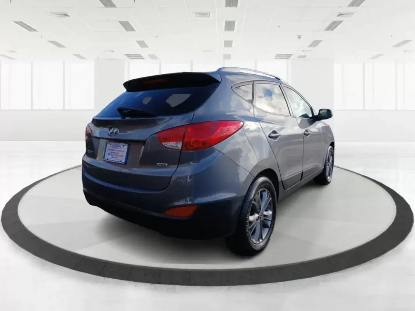 2014 Hyundai Tucson GLS AWD (KM8JUCAG3EU) with an 2.4L L4 DOHC 16V engine, 6-Speed Automatic transmission, located at 1184 Kauffman Ave, Fairborn, OH, 45324, (937) 908-9800, 39.807072, -84.030914 - **Explore the Great Outdoors with the 2014 Hyundai Tucson GLS AWD! Perfect for Weekend Adventures!**<br /> <br /> If you're ready to embrace life's adventures, the 2014 Hyundai Tucson GLS AWD is the SUV you need. Whether you're planning a weekend camping trip, daily commutes around Fairborn, or shut - Photo#2