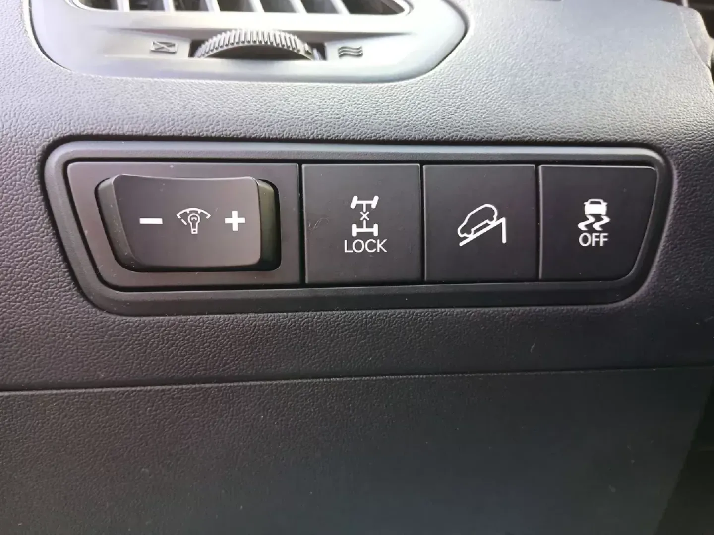 2014 Hyundai Tucson GLS AWD (KM8JUCAG3EU) with an 2.4L L4 DOHC 16V engine, 6-Speed Automatic transmission, located at 1184 Kauffman Ave, Fairborn, OH, 45324, (937) 908-9800, 39.807072, -84.030914 - **Explore the Great Outdoors with the 2014 Hyundai Tucson GLS AWD! Perfect for Weekend Adventures!**<br /> <br /> If you're ready to embrace life's adventures, the 2014 Hyundai Tucson GLS AWD is the SUV you need. Whether you're planning a weekend camping trip, daily commutes around Fairborn, or shut - Photo#16