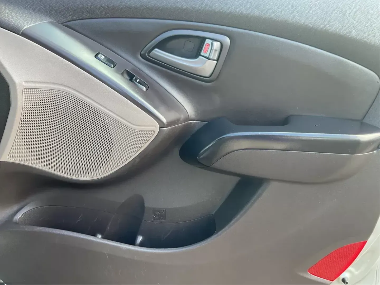 2014 Hyundai Tucson Limited (KM8JUCAG9EU) with an Theta II 2.4L I-4 gasoline direct injection engine, located at 8750 N County Rd 25A, Piqua, OH, 45356, (937) 908-9800, 40.164391, -84.232513 - 2014 Hyundai Tucson Limited - Photo#18