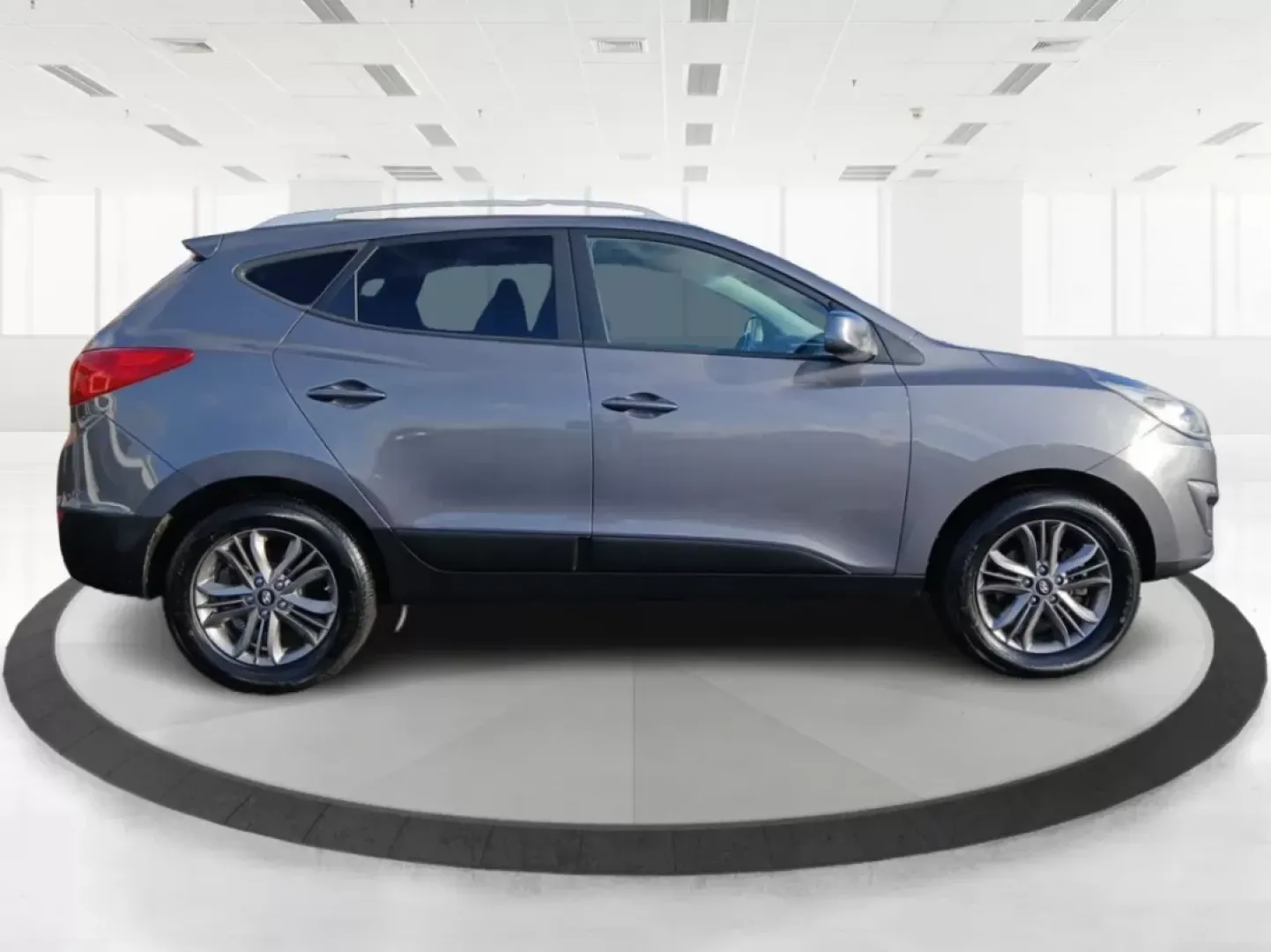 2014 Hyundai Tucson GLS AWD (KM8JUCAG3EU) with an 2.4L L4 DOHC 16V engine, 6-Speed Automatic transmission, located at 1184 Kauffman Ave, Fairborn, OH, 45324, (937) 908-9800, 39.807072, -84.030914 - **Explore the Great Outdoors with the 2014 Hyundai Tucson GLS AWD! Perfect for Weekend Adventures!**<br /> <br /> If you're ready to embrace life's adventures, the 2014 Hyundai Tucson GLS AWD is the SUV you need. Whether you're planning a weekend camping trip, daily commutes around Fairborn, or shut - Photo#1