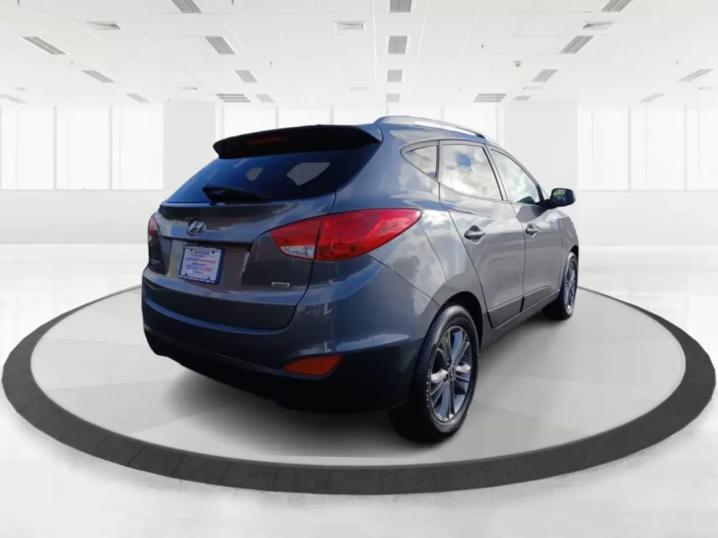2014 Hyundai Tucson GLS AWD (KM8JUCAG3EU) with an 2.4L L4 DOHC 16V engine, 6-Speed Automatic transmission, located at 1184 Kauffman Ave, Fairborn, OH, 45324, (937) 908-9800, 39.807072, -84.030914 - **Explore the Great Outdoors with the 2014 Hyundai Tucson GLS AWD! Perfect for Weekend Adventures!**<br /> <br /> If you're ready to embrace life's adventures, the 2014 Hyundai Tucson GLS AWD is the SUV you need. Whether you're planning a weekend camping trip, daily commutes around Fairborn, or shut - Photo#2