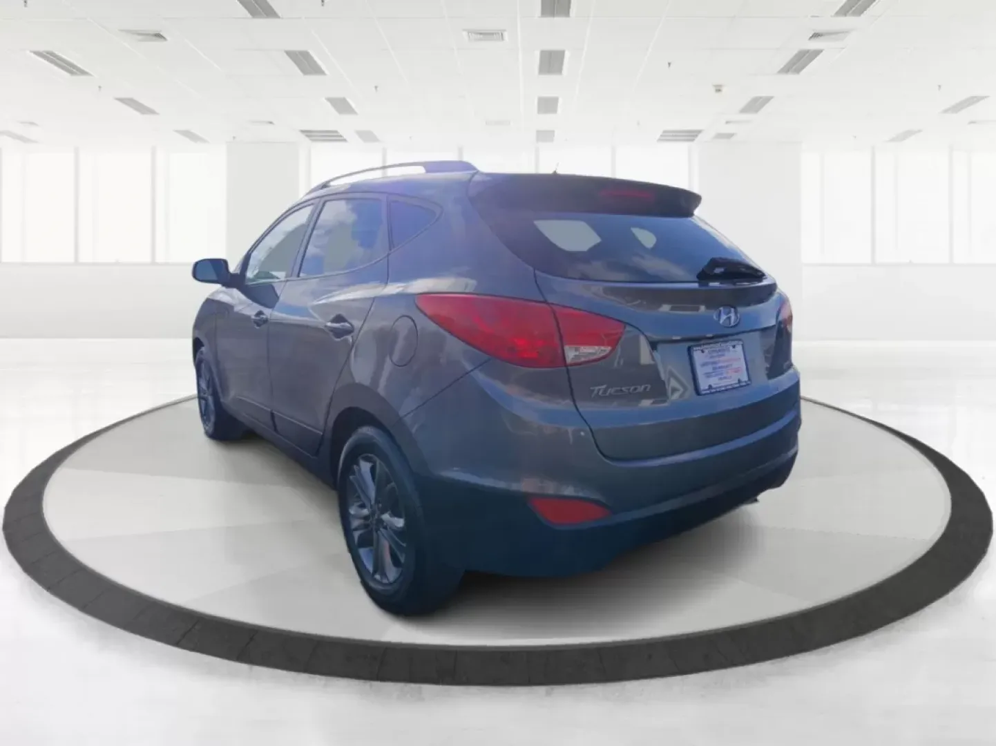 2014 Hyundai Tucson GLS AWD (KM8JUCAG3EU) with an 2.4L L4 DOHC 16V engine, 6-Speed Automatic transmission, located at 1184 Kauffman Ave, Fairborn, OH, 45324, (937) 908-9800, 39.807072, -84.030914 - **Explore the Great Outdoors with the 2014 Hyundai Tucson GLS AWD! Perfect for Weekend Adventures!**<br /> <br /> If you're ready to embrace life's adventures, the 2014 Hyundai Tucson GLS AWD is the SUV you need. Whether you're planning a weekend camping trip, daily commutes around Fairborn, or shut - Photo#4