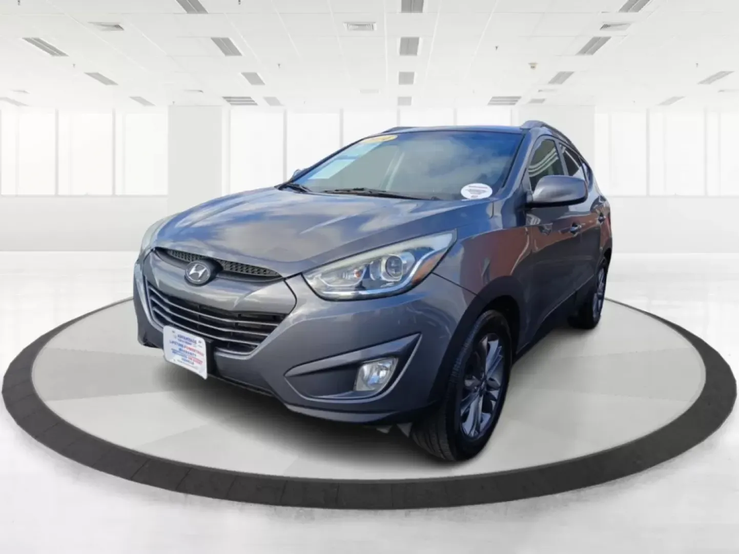2014 Hyundai Tucson GLS AWD (KM8JUCAG3EU) with an 2.4L L4 DOHC 16V engine, 6-Speed Automatic transmission, located at 1184 Kauffman Ave, Fairborn, OH, 45324, (937) 908-9800, 39.807072, -84.030914 - **Explore the Great Outdoors with the 2014 Hyundai Tucson GLS AWD! Perfect for Weekend Adventures!**<br /> <br /> If you're ready to embrace life's adventures, the 2014 Hyundai Tucson GLS AWD is the SUV you need. Whether you're planning a weekend camping trip, daily commutes around Fairborn, or shut - Photo#8