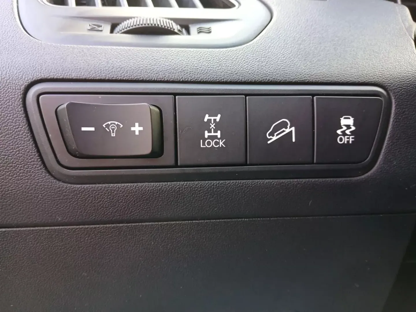 2014 Hyundai Tucson GLS AWD (KM8JUCAG3EU) with an 2.4L L4 DOHC 16V engine, 6-Speed Automatic transmission, located at 1184 Kauffman Ave, Fairborn, OH, 45324, (937) 908-9800, 39.807072, -84.030914 - **Explore the Great Outdoors with the 2014 Hyundai Tucson GLS AWD! Perfect for Weekend Adventures!**<br /> <br /> If you're ready to embrace life's adventures, the 2014 Hyundai Tucson GLS AWD is the SUV you need. Whether you're planning a weekend camping trip, daily commutes around Fairborn, or shut - Photo#17