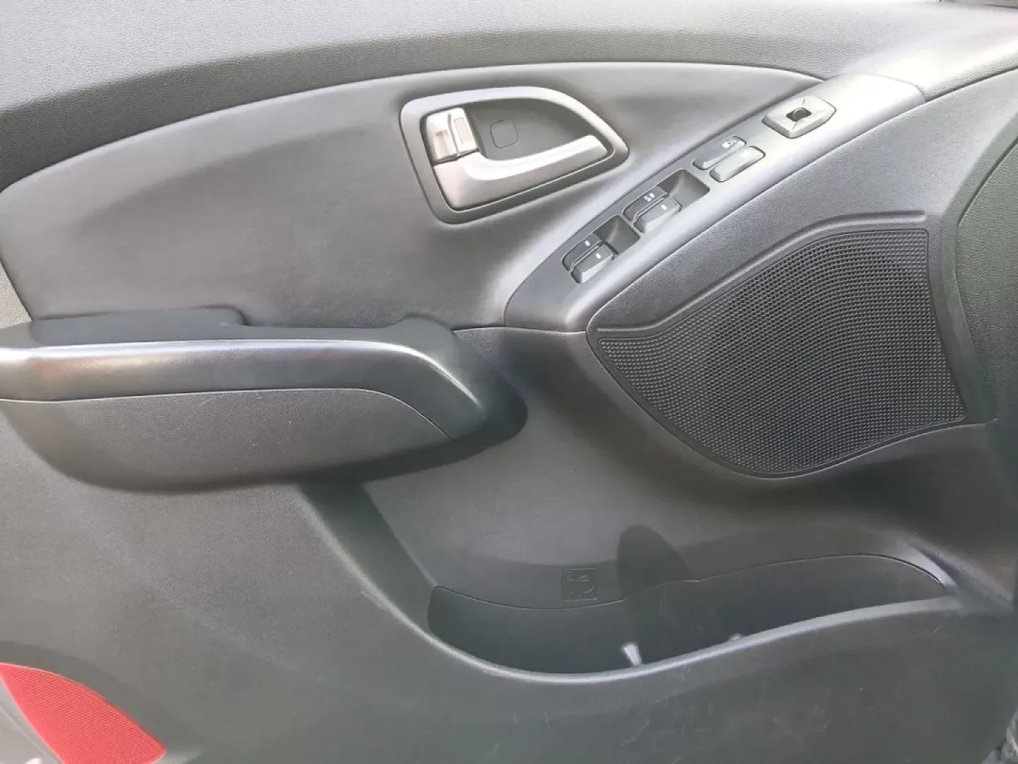 2014 Hyundai Tucson GLS AWD (KM8JUCAG3EU) with an 2.4L L4 DOHC 16V engine, 6-Speed Automatic transmission, located at 1184 Kauffman Ave, Fairborn, OH, 45324, (937) 908-9800, 39.807072, -84.030914 - **Explore the Great Outdoors with the 2014 Hyundai Tucson GLS AWD! Perfect for Weekend Adventures!**<br /> <br /> If you're ready to embrace life's adventures, the 2014 Hyundai Tucson GLS AWD is the SUV you need. Whether you're planning a weekend camping trip, daily commutes around Fairborn, or shut - Photo#19