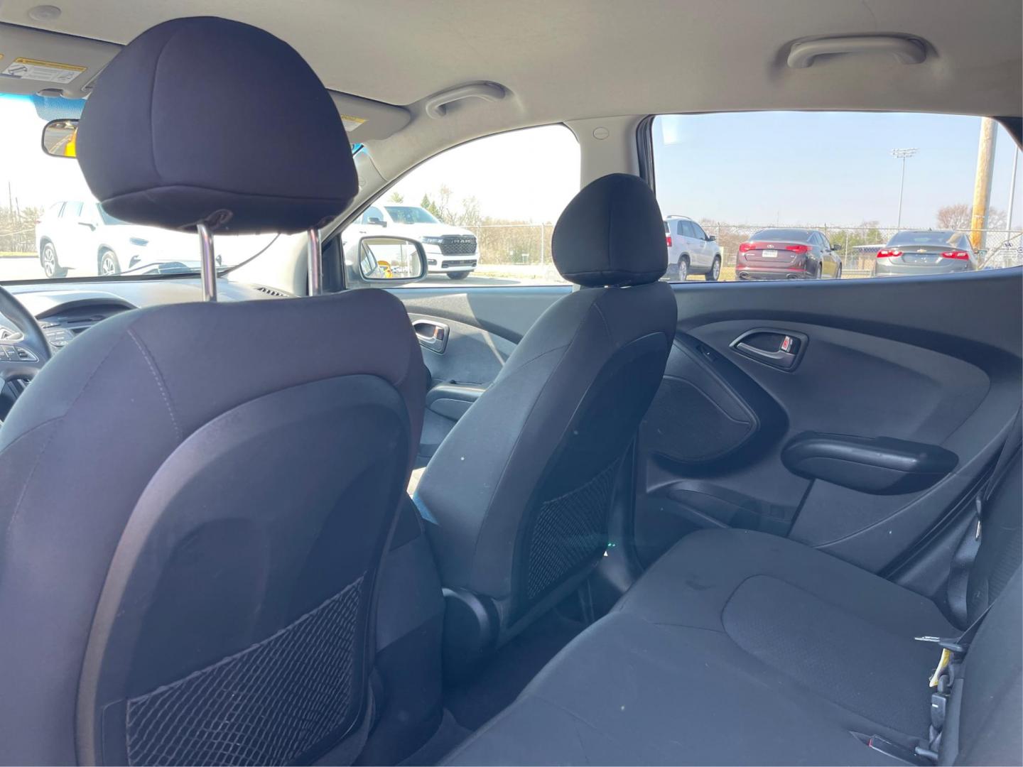 2014 Hyundai Tucson GLS (KM8JTCAF5EU) with an Nu 2L I-4 gasoline direct injection engine, located at 4508 South Dixie Dr, Moraine, OH, 45439, (937) 908-9800, 39.689976, -84.218452 - 2014 Hyundai Tucson GLS - Photo#9