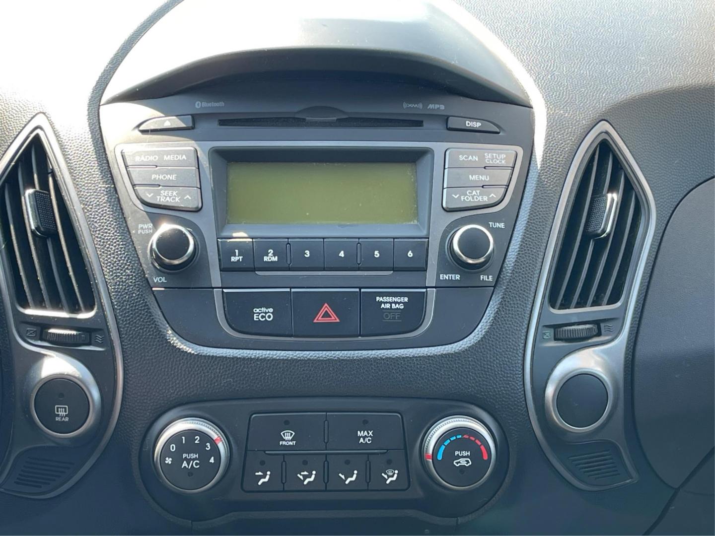 2014 Hyundai Tucson GLS (KM8JTCAF5EU) with an Nu 2L I-4 gasoline direct injection engine, located at 4508 South Dixie Dr, Moraine, OH, 45439, (937) 908-9800, 39.689976, -84.218452 - 2014 Hyundai Tucson GLS - Photo#11