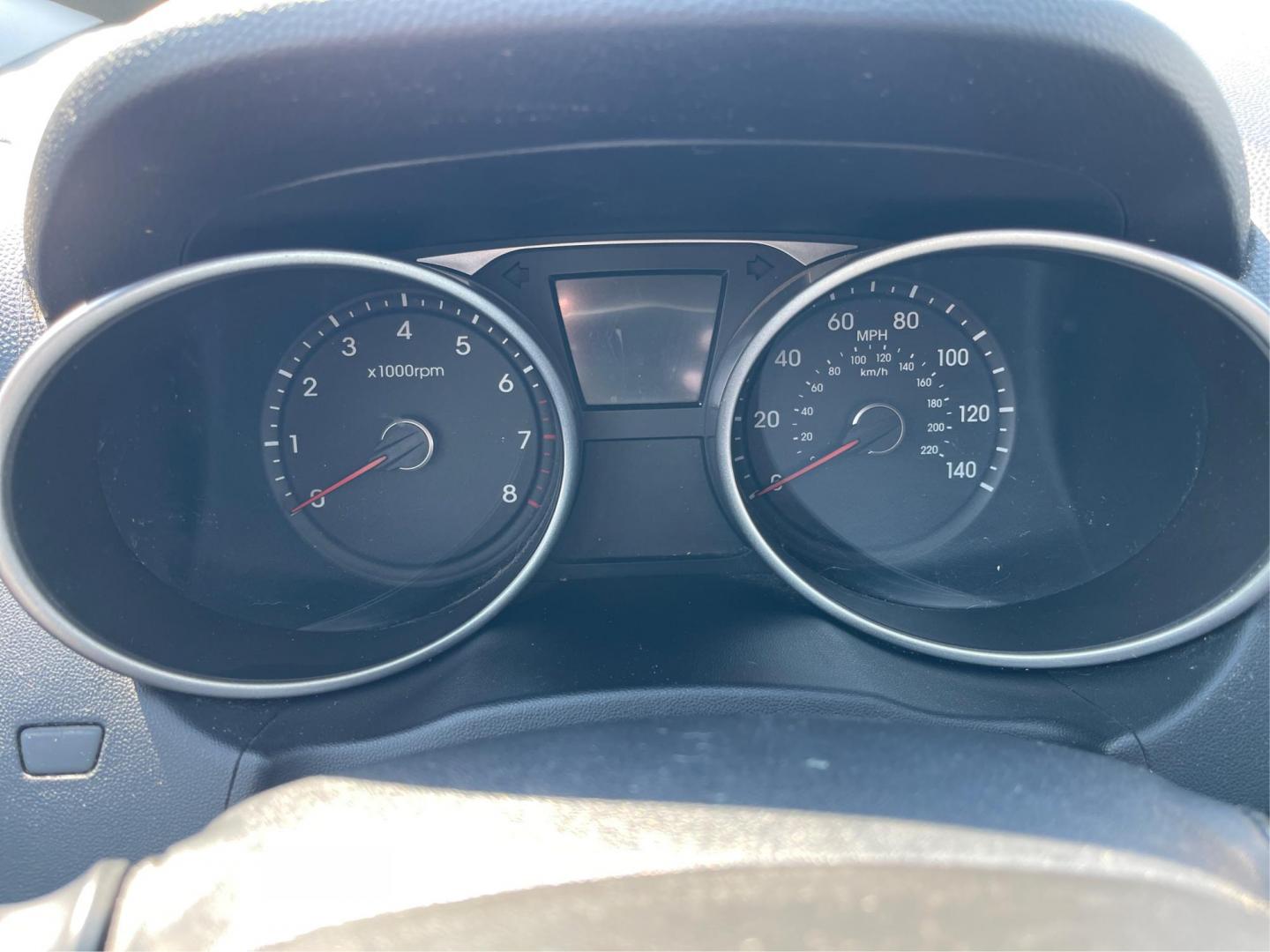 2014 Hyundai Tucson GLS (KM8JTCAF5EU) with an Nu 2L I-4 gasoline direct injection engine, located at 4508 South Dixie Dr, Moraine, OH, 45439, (937) 908-9800, 39.689976, -84.218452 - 2014 Hyundai Tucson GLS - Photo#13