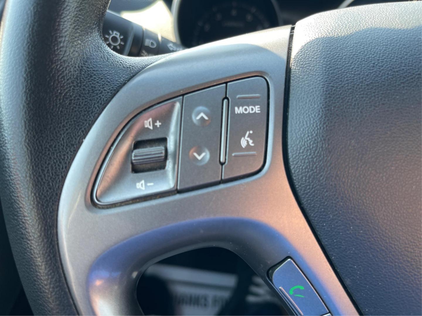 2014 Hyundai Tucson GLS (KM8JTCAF5EU) with an Nu 2L I-4 gasoline direct injection engine, located at 4508 South Dixie Dr, Moraine, OH, 45439, (937) 908-9800, 39.689976, -84.218452 - 2014 Hyundai Tucson GLS - Photo#14