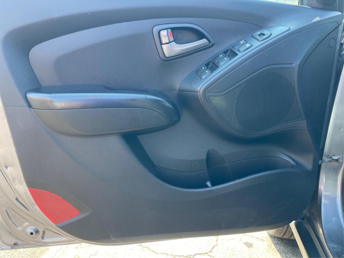 2014 Hyundai Tucson GLS (KM8JTCAF5EU) with an Nu 2L I-4 gasoline direct injection engine, located at 4508 South Dixie Dr, Moraine, OH, 45439, (937) 908-9800, 39.689976, -84.218452 - 2014 Hyundai Tucson GLS - Photo#17