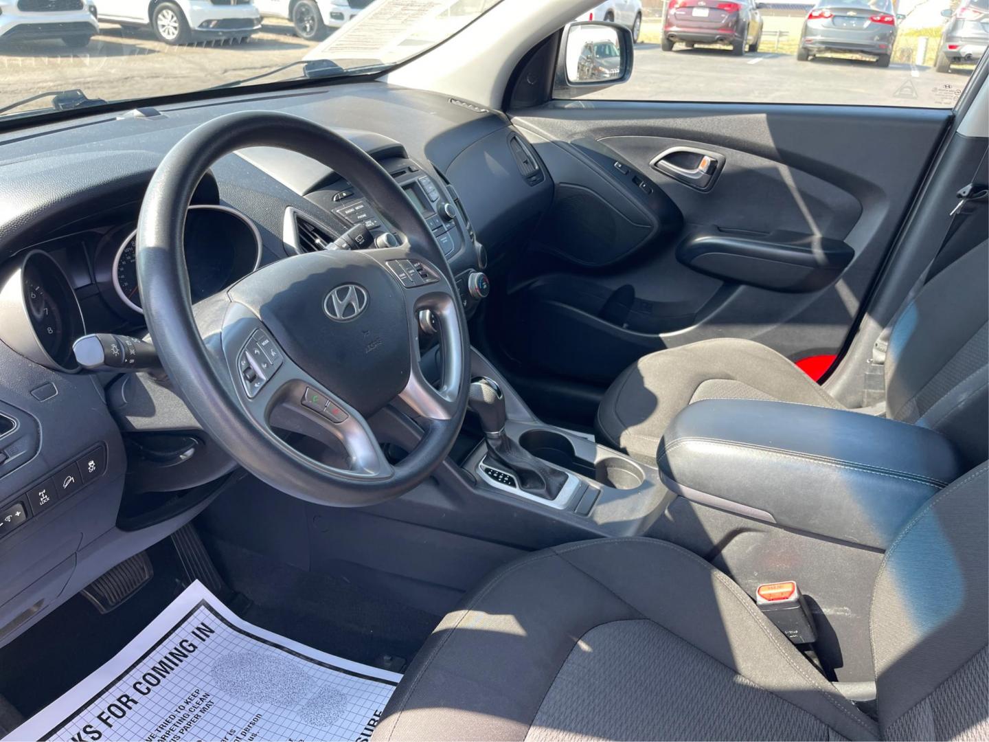 2014 Hyundai Tucson GLS (KM8JTCAF5EU) with an Nu 2L I-4 gasoline direct injection engine, located at 4508 South Dixie Dr, Moraine, OH, 45439, (937) 908-9800, 39.689976, -84.218452 - 2014 Hyundai Tucson GLS - Photo#8