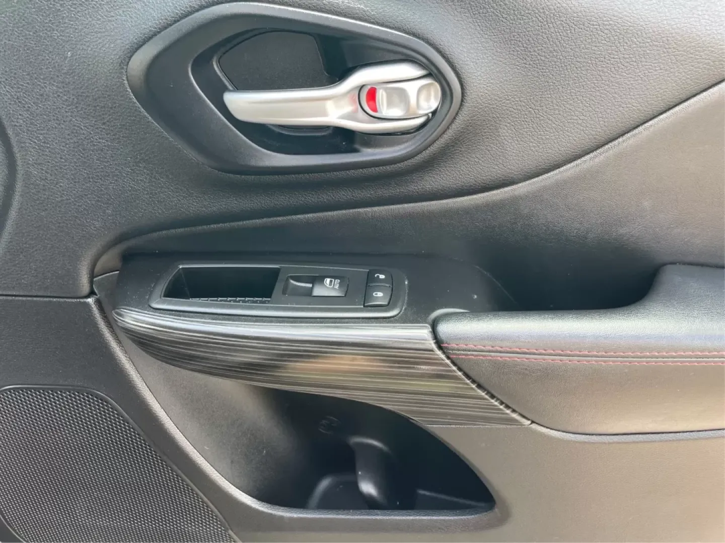 2014 Jeep Cherokee Trailhawk (1C4PJMBS6EW) with an Other engine, located at 1184 Kauffman Ave, Fairborn, OH, 45324, (937) 908-9800, 39.807072, -84.030914 - Experience the thrill of adventure with the 2014 Jeep Cherokee Trailhawk, now available at Advantage Car and Credit in Fairborn, OH. This crossover SUV isn't just a vehicle; it's the perfect companion for weekend getaways, family road trips, and daily commutes alike. Whether you're traversing rugged - Photo#20