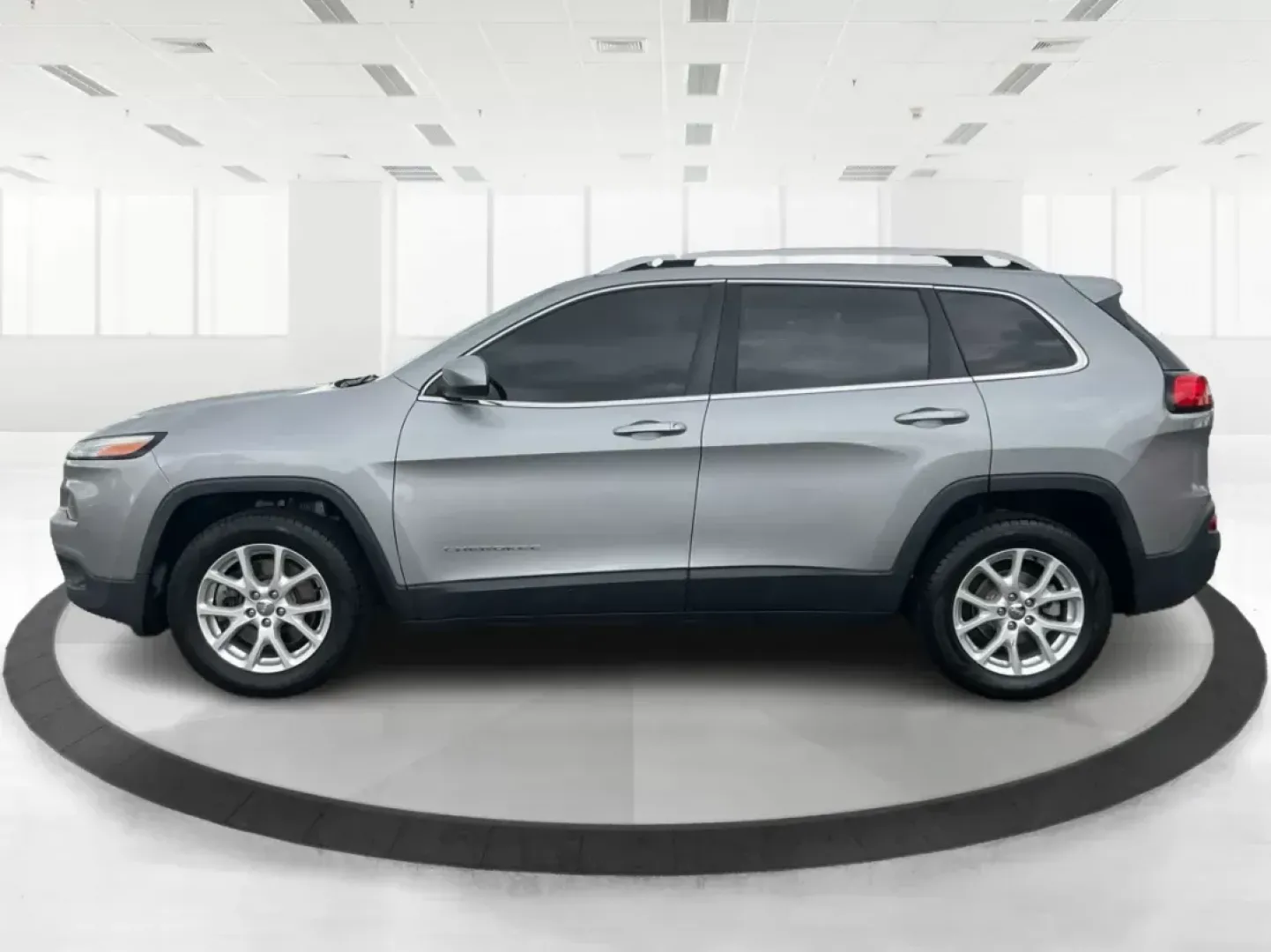 2014 Jeep Cherokee Latitude (1C4PJLCB4EW) with an Other engine, located at 1951 S Dayton Lakeview Rd., New Carlisle, OH, 45344, (937) 908-9800, 39.890999, -84.050255 - 2014 Jeep Cherokee Latitude - Photo#3