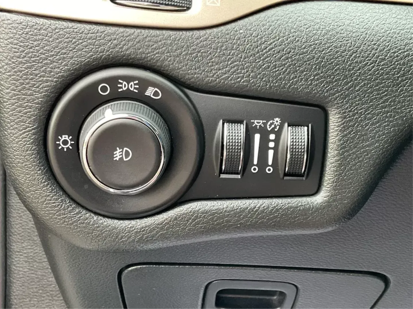 2014 Jeep Cherokee Latitude (1C4PJLCB4EW) with an Other engine, located at 1951 S Dayton Lakeview Rd., New Carlisle, OH, 45344, (937) 908-9800, 39.890999, -84.050255 - 2014 Jeep Cherokee Latitude - Photo#15