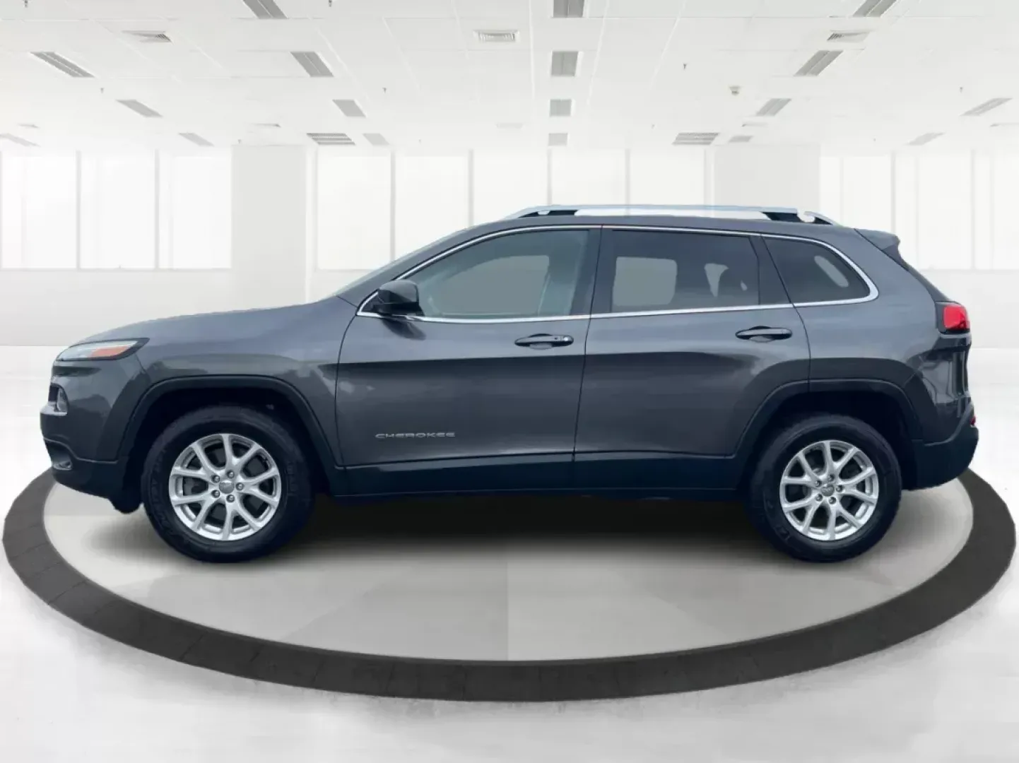 2014 Jeep Cherokee Latitude (1C4PJMCS3EW) with an Other engine, located at 1230 East Main St, Xenia, OH, 45385, (937) 908-9800, 39.688026, -83.910172 - **Unleash Your Adventurous Spirit with the 2014 Jeep Cherokee Latitude!**<br /> <br /> If you're looking for a vehicle that can keep up with your active lifestyle while accommodating family and friends, look no further than this stunning 2014 Jeep Cherokee Latitude. With its rugged capability and ve - Photo#5