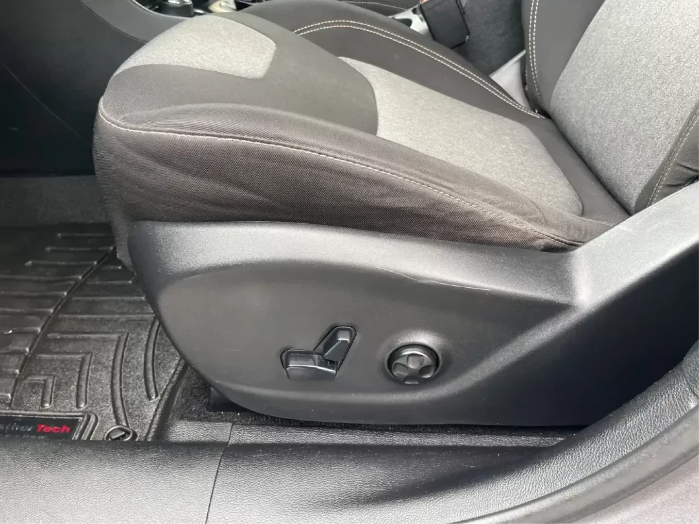 2014 Jeep Cherokee Latitude (1C4PJMCS3EW) with an Other engine, located at 1230 East Main St, Xenia, OH, 45385, (937) 908-9800, 39.688026, -83.910172 - **Unleash Your Adventurous Spirit with the 2014 Jeep Cherokee Latitude!**<br /> <br /> If you're looking for a vehicle that can keep up with your active lifestyle while accommodating family and friends, look no further than this stunning 2014 Jeep Cherokee Latitude. With its rugged capability and ve - Photo#16