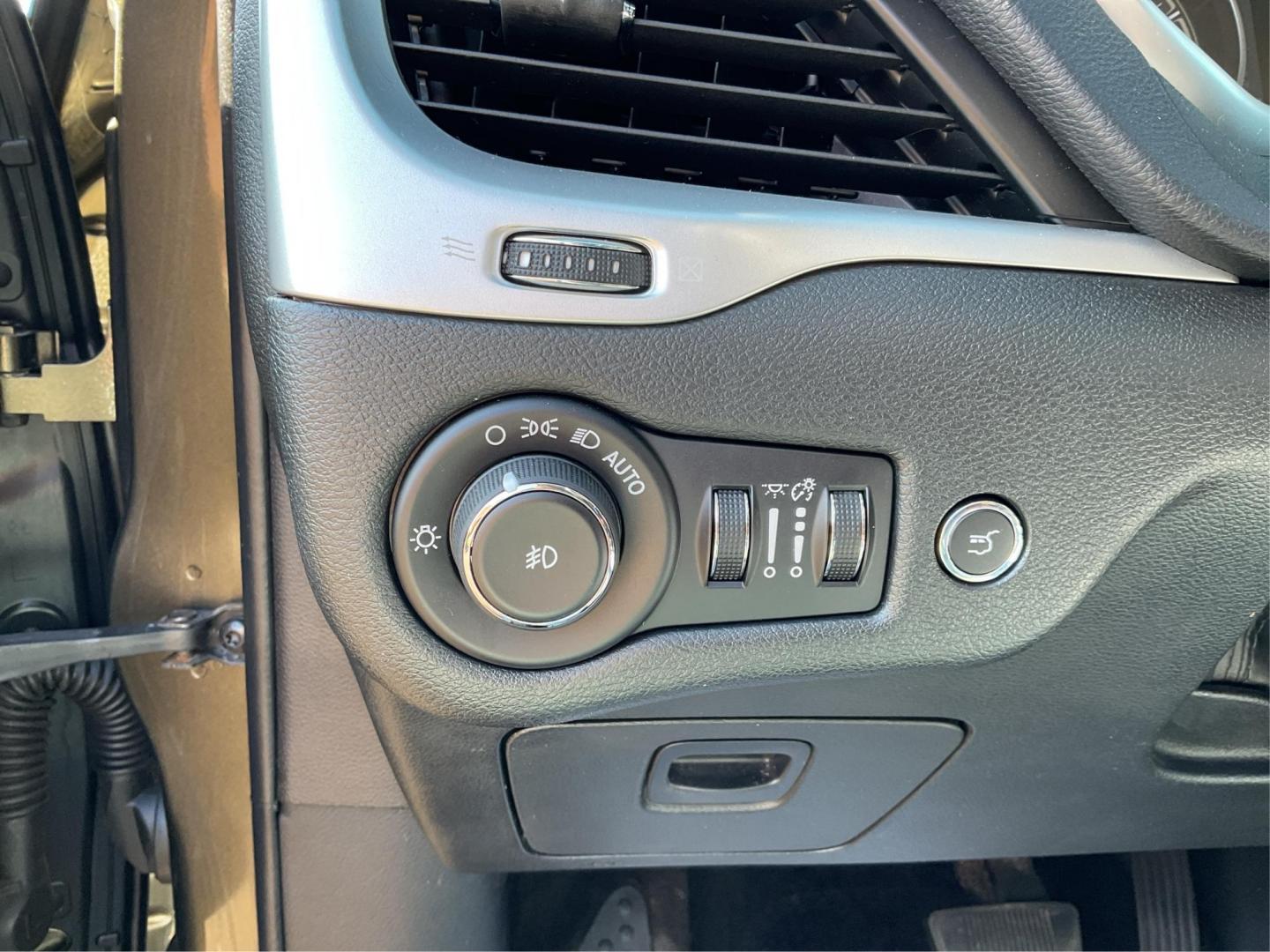 2014 Jeep Cherokee Latitude (1C4PJLCS8EW) with an MultiAir2 Tigershark 2.4L I-4 variable valve contr engine, located at 8750 N County Rd 25A, Piqua, OH, 45356, (937) 908-9800, 40.164391, -84.232513 - 2014 Jeep Cherokee Latitude - Photo#16