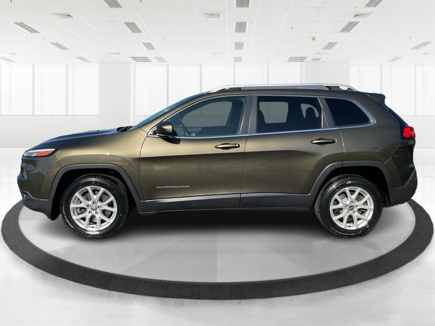 2014 Jeep Cherokee Latitude (1C4PJLCS8EW) with an MultiAir2 Tigershark 2.4L I-4 variable valve contr engine, located at 8750 N County Rd 25A, Piqua, OH, 45356, (937) 908-9800, 40.164391, -84.232513 - 2014 Jeep Cherokee Latitude - Photo#5