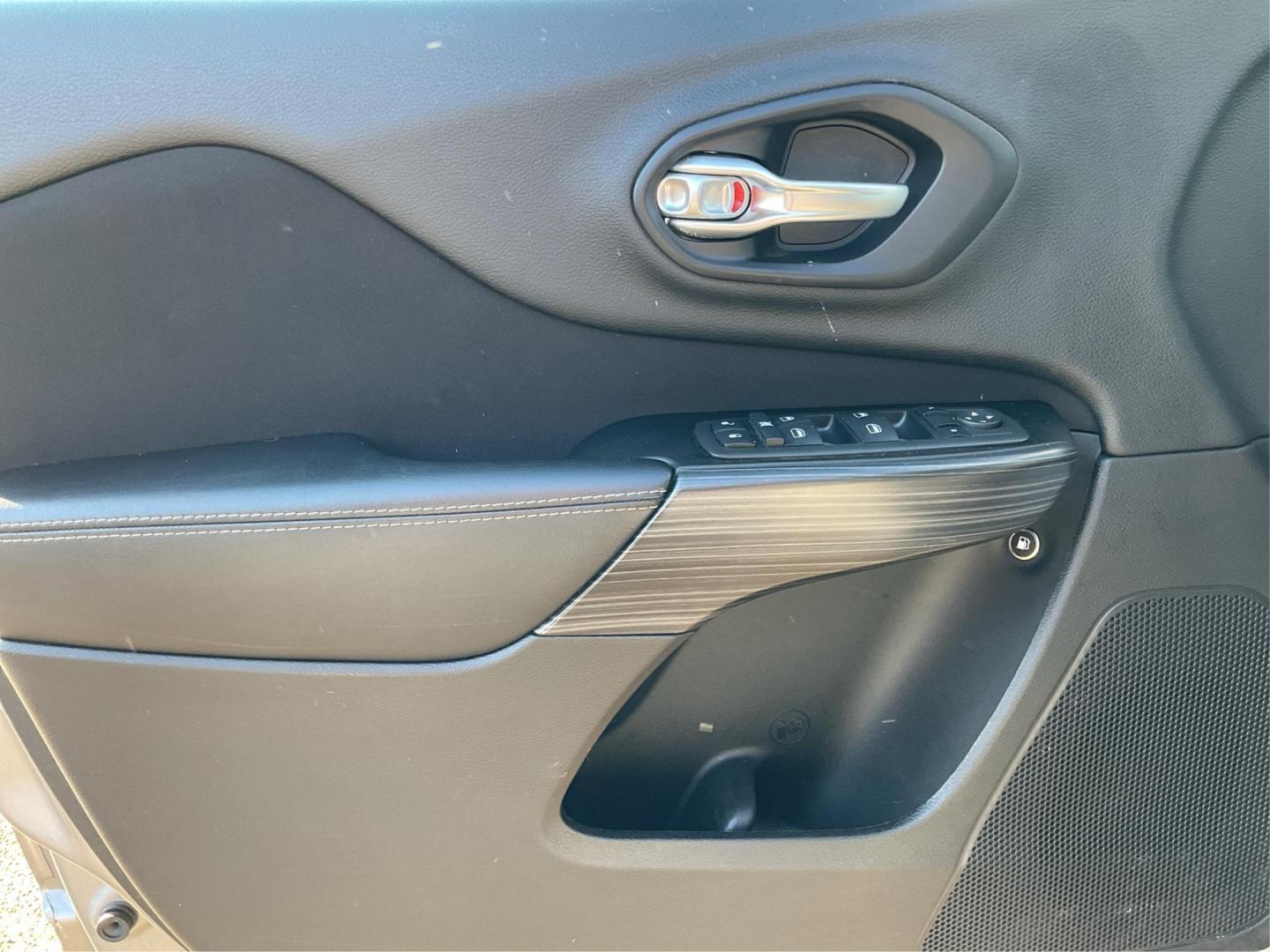 2014 Jeep Cherokee Sport (1C4PJLAB6EW) with an MultiAir2 Tigershark 2.4L I-4 variable valve contr engine, located at 880 E. National Road, Vandalia, OH, 45377, (937) 908-9800, 39.891918, -84.183594 - 2014 Jeep Cherokee Sport - Photo#17