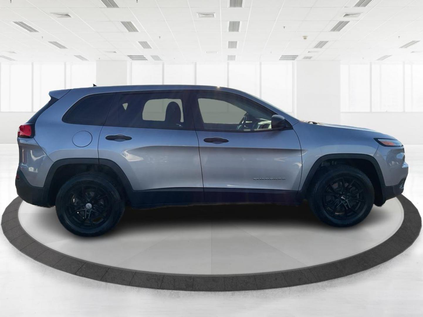 2014 Jeep Cherokee Sport (1C4PJLAB6EW) with an MultiAir2 Tigershark 2.4L I-4 variable valve contr engine, located at 880 E. National Road, Vandalia, OH, 45377, (937) 908-9800, 39.891918, -84.183594 - 2014 Jeep Cherokee Sport - Photo#1
