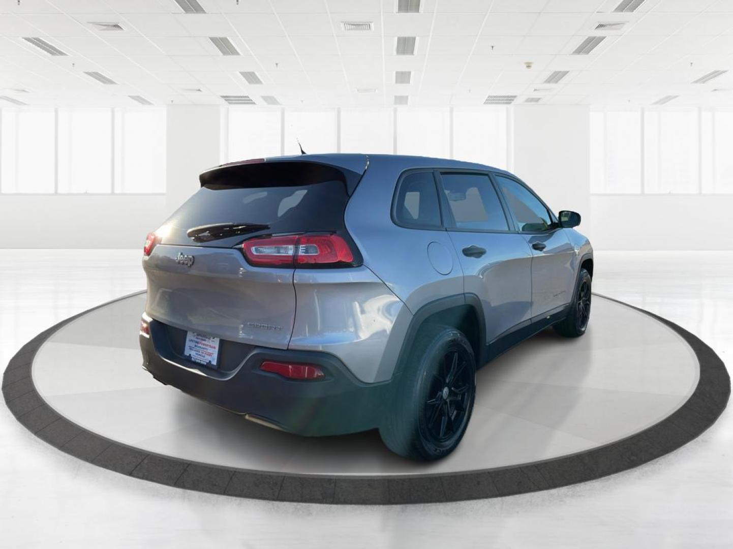 2014 Jeep Cherokee Sport (1C4PJLAB6EW) with an MultiAir2 Tigershark 2.4L I-4 variable valve contr engine, located at 880 E. National Road, Vandalia, OH, 45377, (937) 908-9800, 39.891918, -84.183594 - 2014 Jeep Cherokee Sport - Photo#2