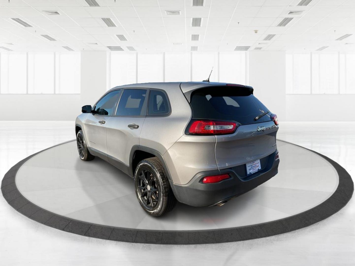 2014 Jeep Cherokee Sport (1C4PJLAB6EW) with an MultiAir2 Tigershark 2.4L I-4 variable valve contr engine, located at 880 E. National Road, Vandalia, OH, 45377, (937) 908-9800, 39.891918, -84.183594 - 2014 Jeep Cherokee Sport - Photo#4
