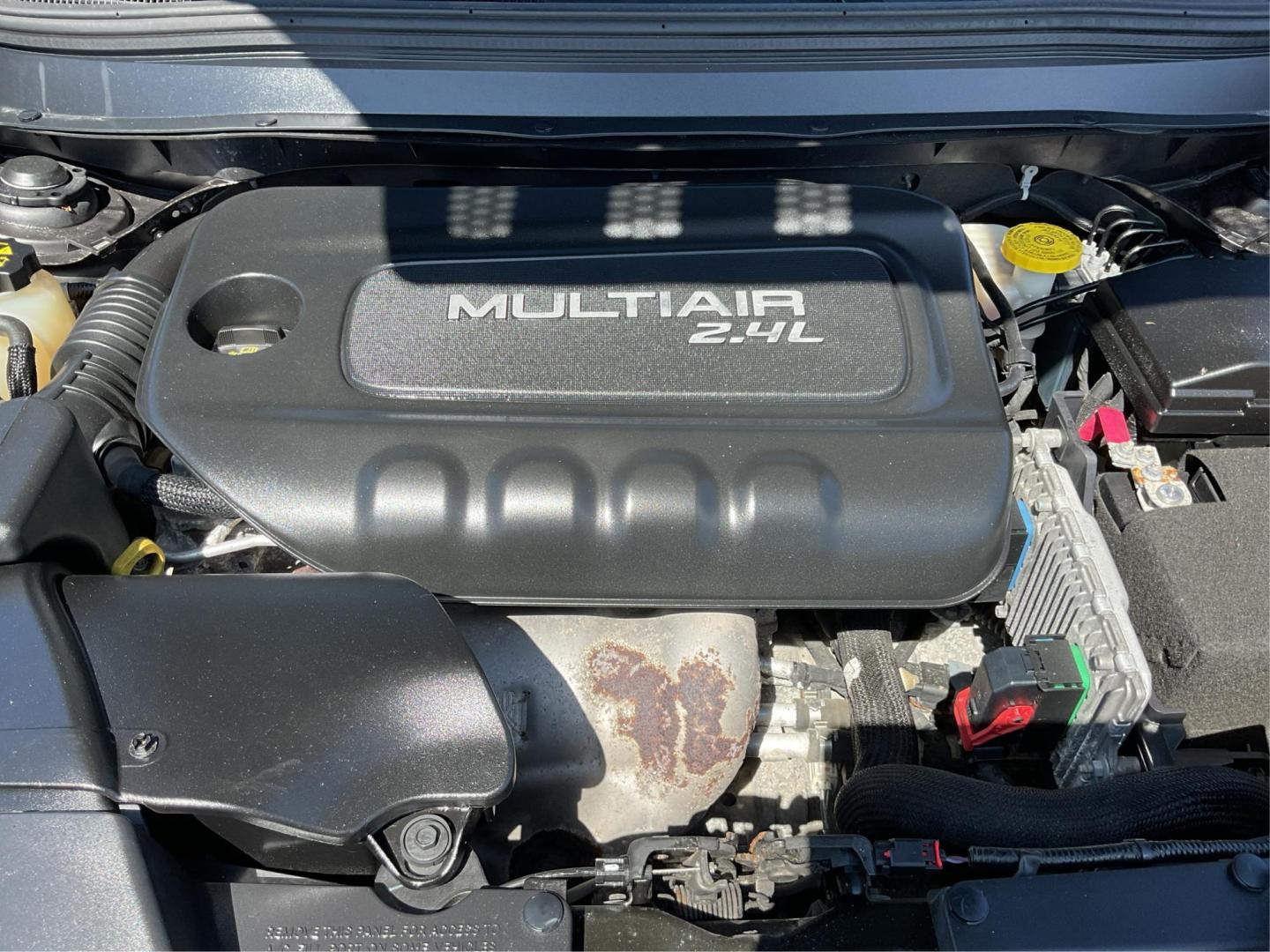 2014 Jeep Cherokee Limited 4WD (1C4PJMDBXEW) with an 2.4L L4 DOHC 16V engine, 9-Speed Automatic transmission, located at 880 E. National Road, Vandalia, OH, 45377, (937) 908-9800, 39.891918, -84.183594 - 2014 Jeep Cherokee Limited 4WD - Photo#10