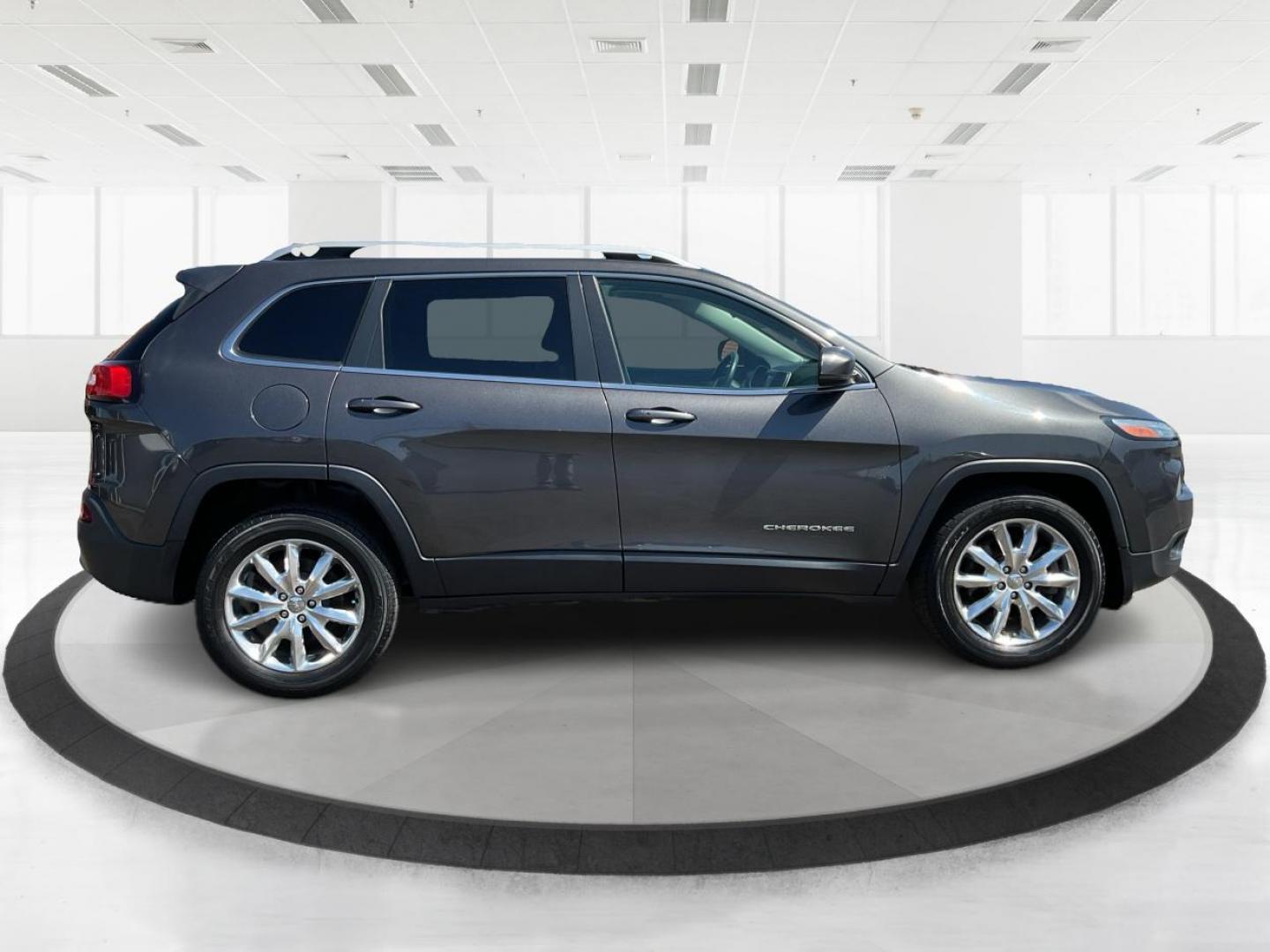 2014 Jeep Cherokee Limited 4WD (1C4PJMDBXEW) with an 2.4L L4 DOHC 16V engine, 9-Speed Automatic transmission, located at 880 E. National Road, Vandalia, OH, 45377, (937) 908-9800, 39.891918, -84.183594 - 2014 Jeep Cherokee Limited 4WD - Photo#1