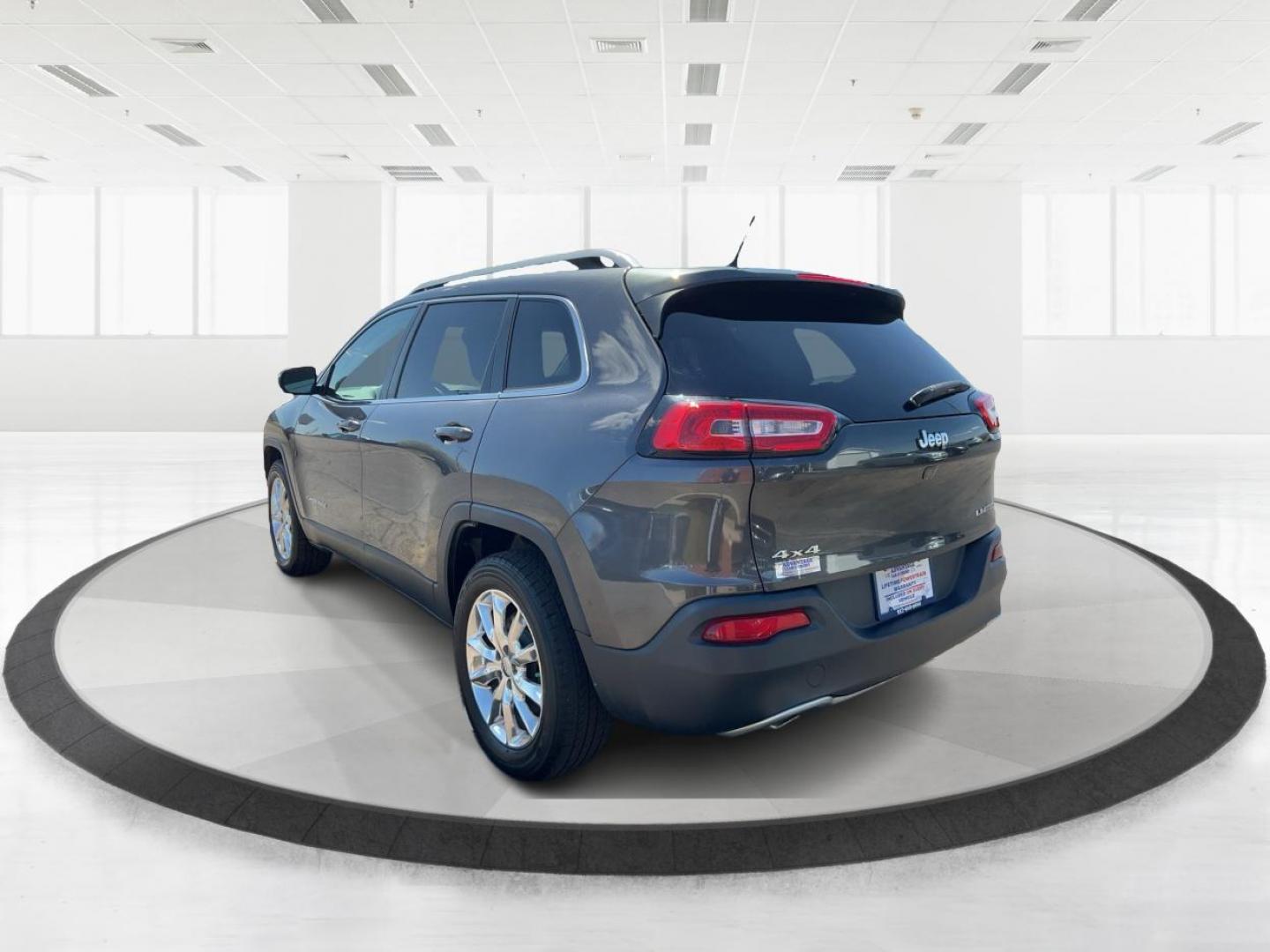 2014 Jeep Cherokee Limited 4WD (1C4PJMDBXEW) with an 2.4L L4 DOHC 16V engine, 9-Speed Automatic transmission, located at 880 E. National Road, Vandalia, OH, 45377, (937) 908-9800, 39.891918, -84.183594 - 2014 Jeep Cherokee Limited 4WD - Photo#4