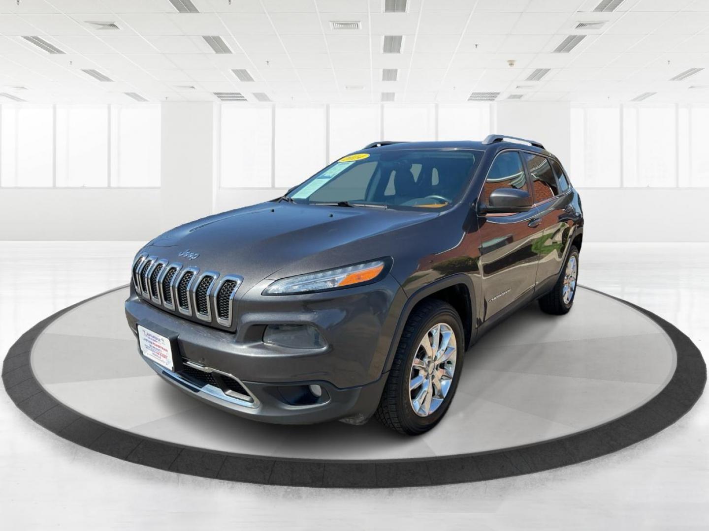 2014 Jeep Cherokee Limited 4WD (1C4PJMDBXEW) with an 2.4L L4 DOHC 16V engine, 9-Speed Automatic transmission, located at 880 E. National Road, Vandalia, OH, 45377, (937) 908-9800, 39.891918, -84.183594 - 2014 Jeep Cherokee Limited 4WD - Photo#7