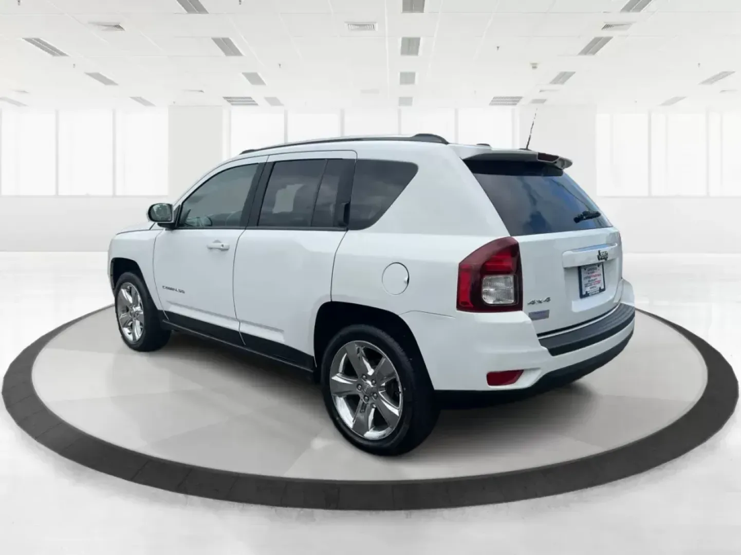 2014 Jeep Compass Latitude (1C4NJDEB0ED) with an 2.4L I-4 DOHC engine, located at 8750 N County Rd 25A, Piqua, OH, 45356, (937) 908-9800, 40.164391, -84.232513 - **Adventure Awaits: Discover the 2014 Jeep Compass Latitude at Advantage Car and Credit in Fairborn, OH!**<br /> <br /> Are you ready to elevate your lifestyle and embrace new adventures? Whether you're planning a family getaway, commuting to work, or exploring the scenic roads of Fairborn, this exc - Photo#4