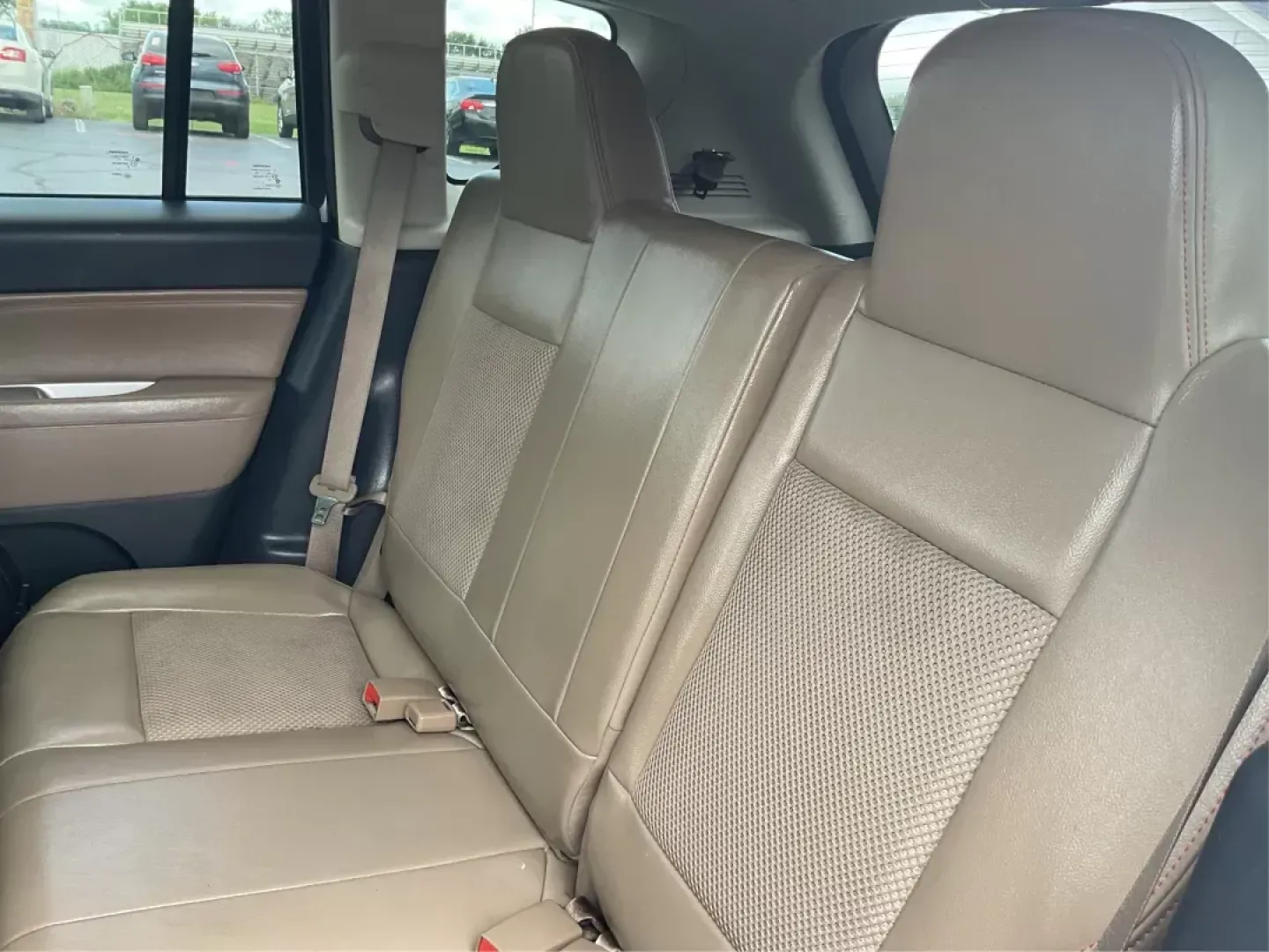 2014 Jeep Compass Latitude (1C4NJDEB0ED) with an 2.4L I-4 DOHC engine, located at 8750 N County Rd 25A, Piqua, OH, 45356, (937) 908-9800, 40.164391, -84.232513 - **Adventure Awaits: Discover the 2014 Jeep Compass Latitude at Advantage Car and Credit in Fairborn, OH!**<br /> <br /> Are you ready to elevate your lifestyle and embrace new adventures? Whether you're planning a family getaway, commuting to work, or exploring the scenic roads of Fairborn, this exc - Photo#9