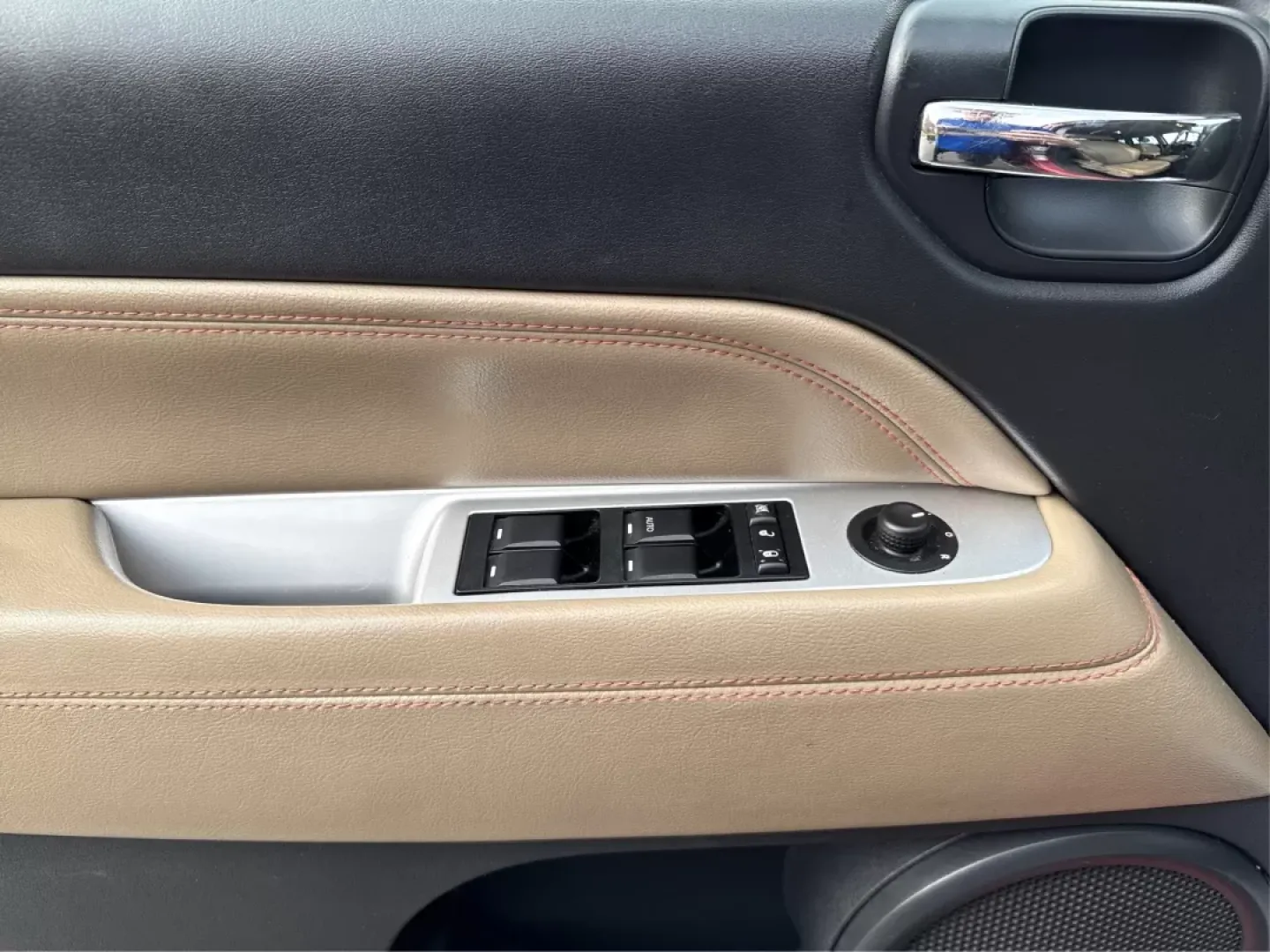 2014 Jeep Compass Latitude (1C4NJDEBXED) with an 2.4L I-4 DOHC engine, located at 8750 N County Rd 25A, Piqua, OH, 45356, (937) 908-9800, 40.164391, -84.232513 - **Discover Your Adventure with the 2014 Jeep Compass Latitude Perfect for Family Road Trips or Daily Commutes!**<br /> <br /> Are you ready to elevate your driving experience? The 2014 Jeep Compass Latitude is not just a vehicle; it's a lifestyle. Whether you're navigating busy city streets in Fair - Photo#19