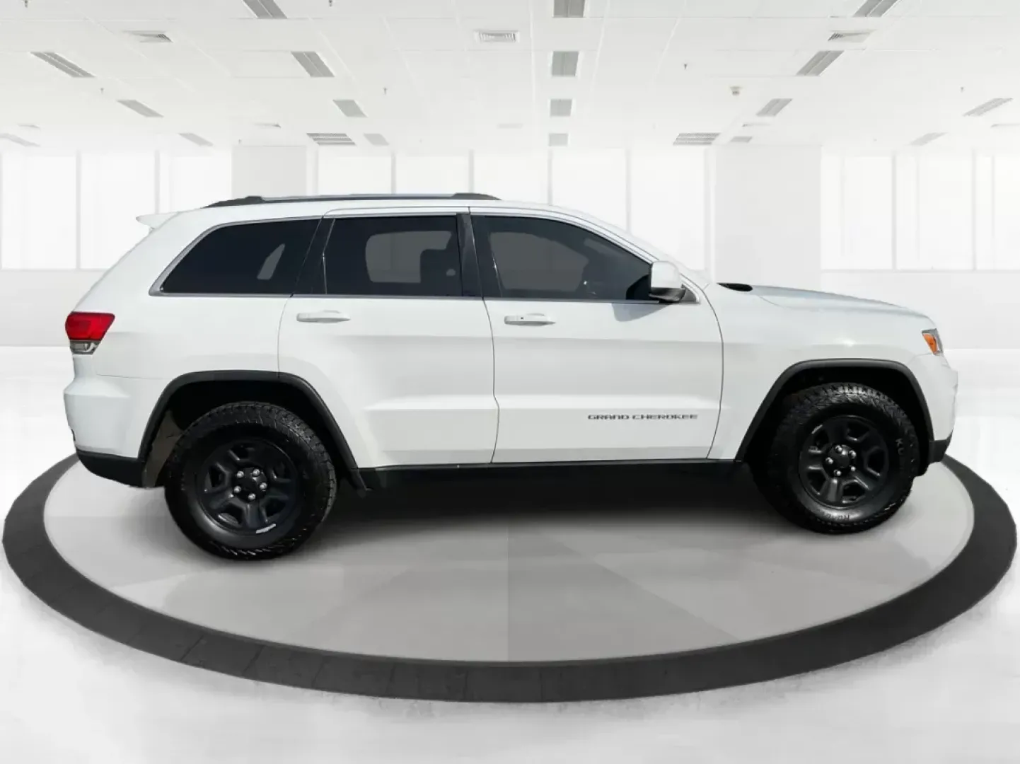2014 Jeep Grand Cherokee Laredo (1C4RJFAGXEC) with an 3.6L V-6 DOHC engine, located at 1951 S Dayton Lakeview Rd., New Carlisle, OH, 45344, (937) 908-9800, 39.890999, -84.050255 - 2014 Jeep Grand Cherokee Laredo - Photo#0